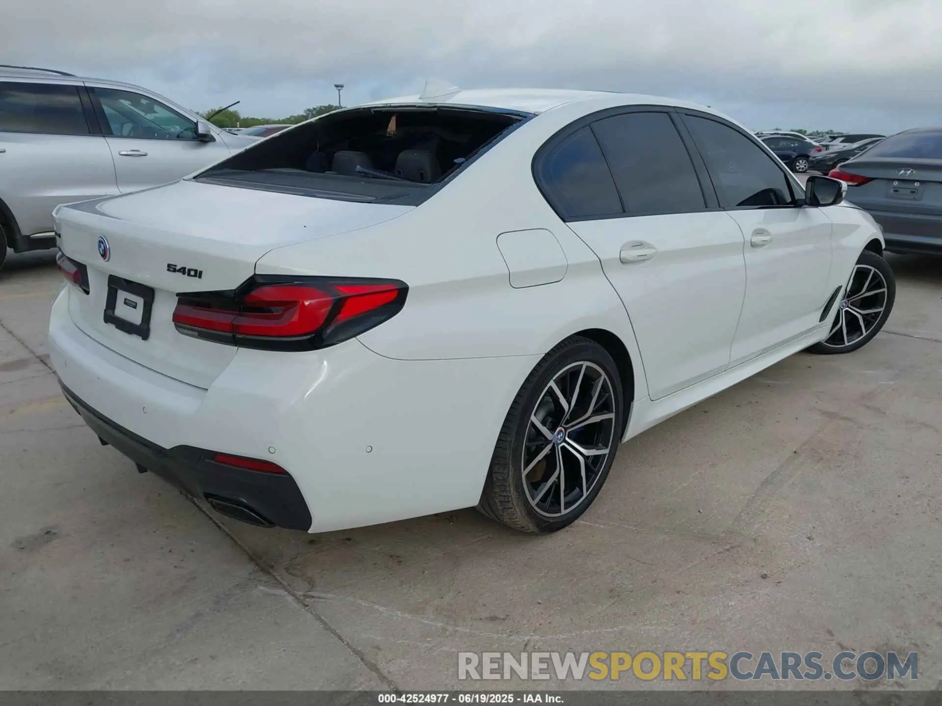 4 fotografías del automóvil dañado WBA73BJ02MWW90978 BMW 540I 2021
