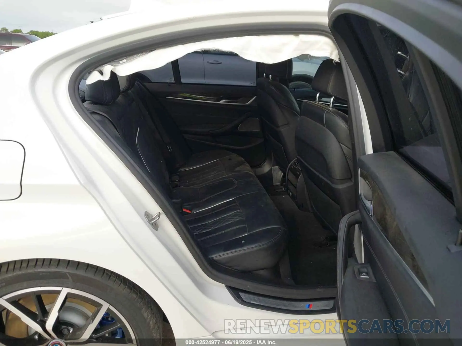 8 fotografías del automóvil dañado WBA73BJ02MWW90978 BMW 540I 2021