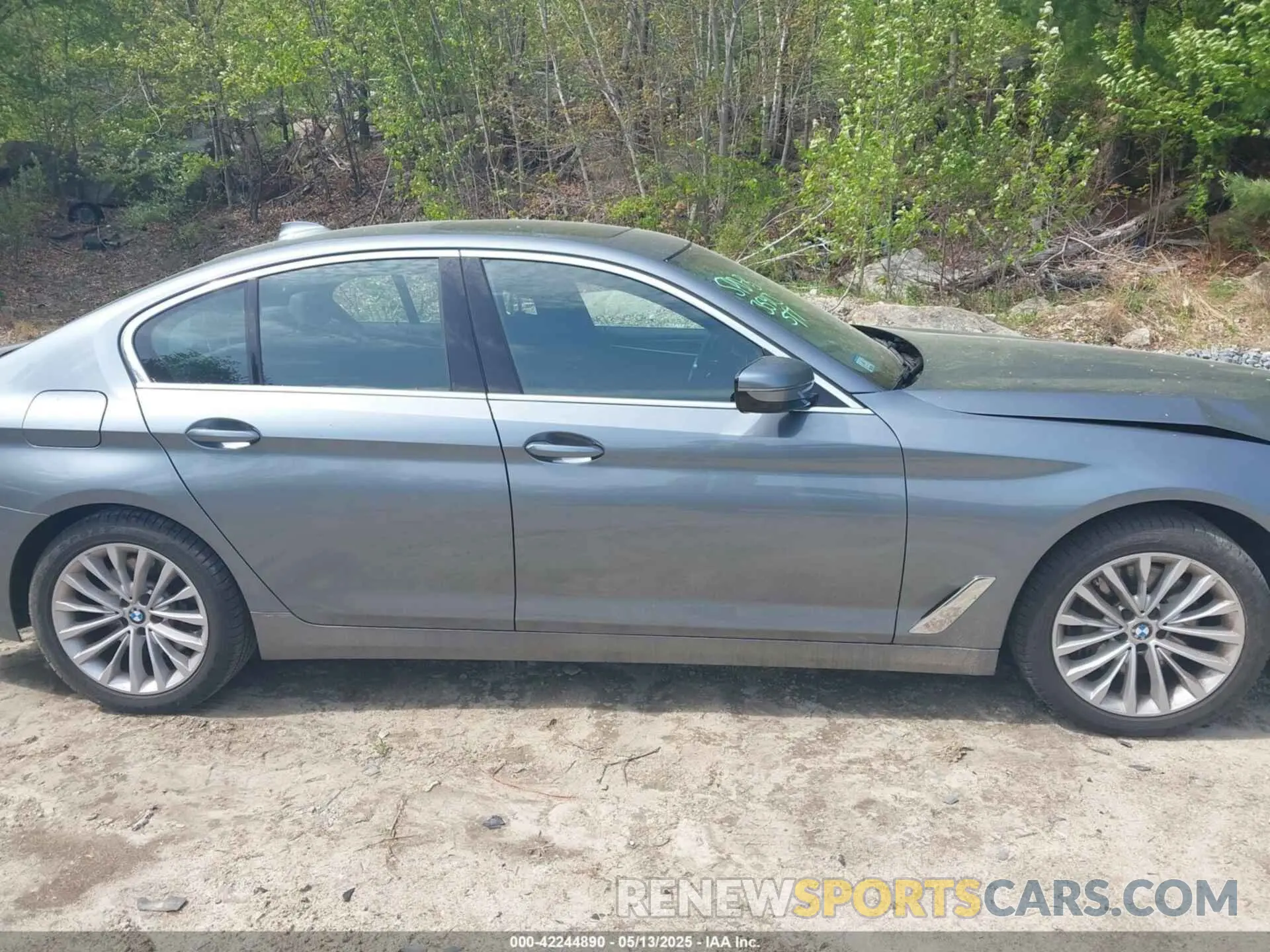 13 fotografías del automóvil dañado WBA73BJ06MWW98274 BMW 540I 2021