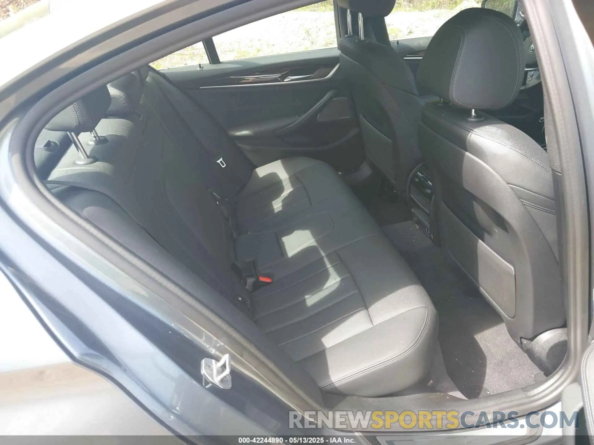 8 fotografías del automóvil dañado WBA73BJ06MWW98274 BMW 540I 2021