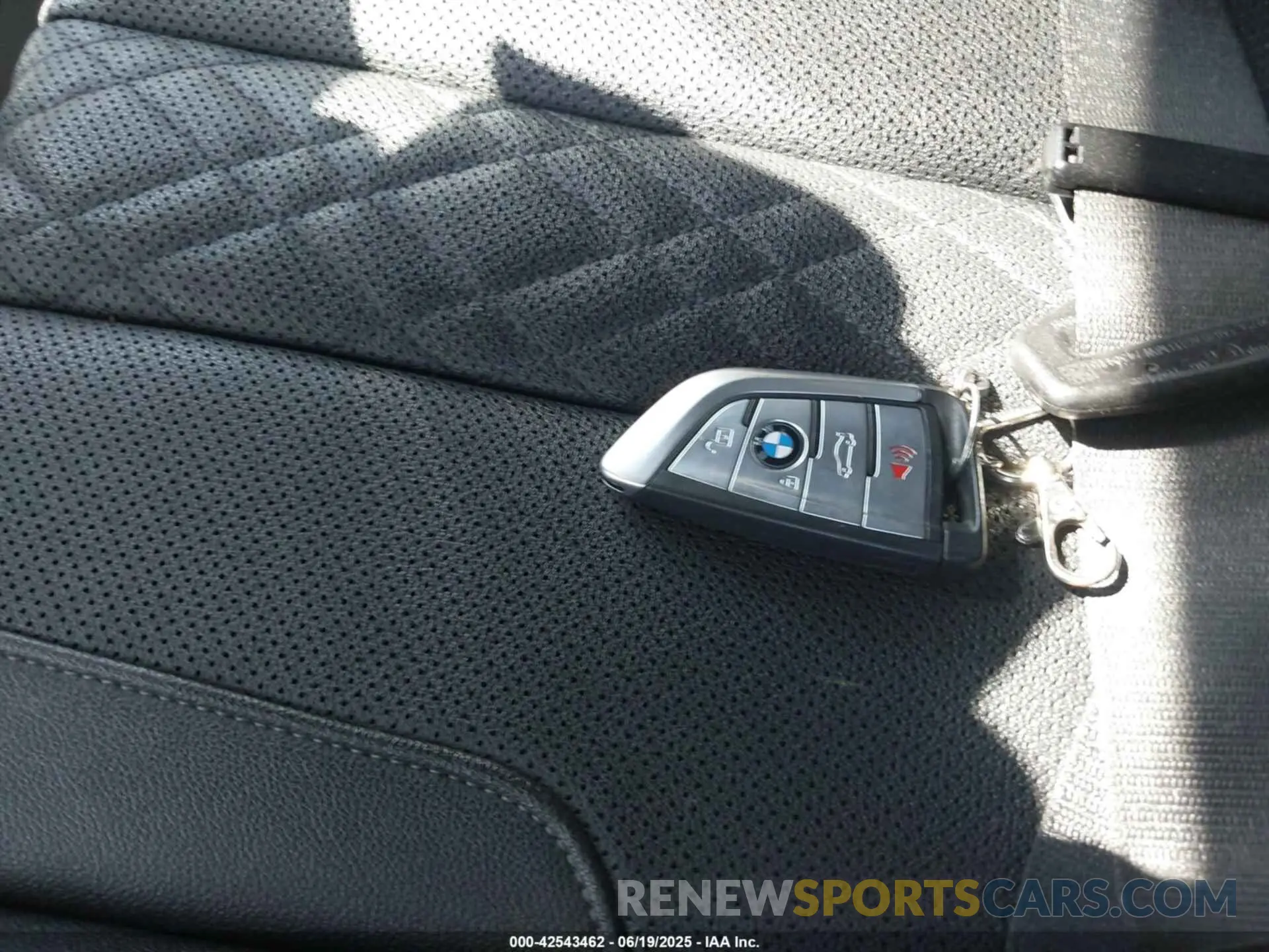 11 fotografías del automóvil dañado WBA73BJ0XMWX05467 BMW 540I 2021