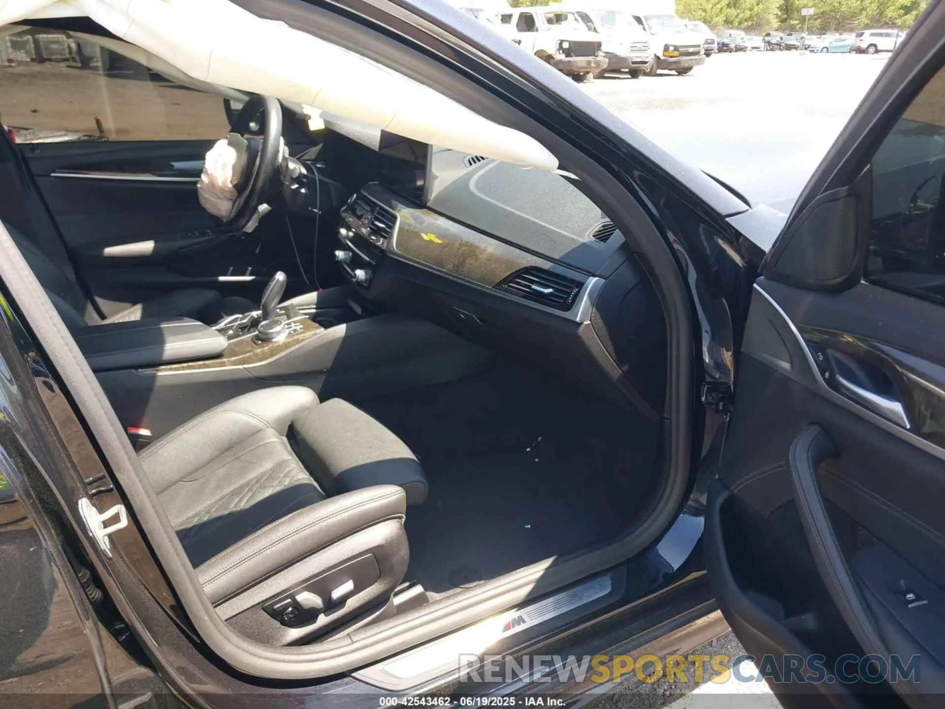 5 fotografías del automóvil dañado WBA73BJ0XMWX05467 BMW 540I 2021