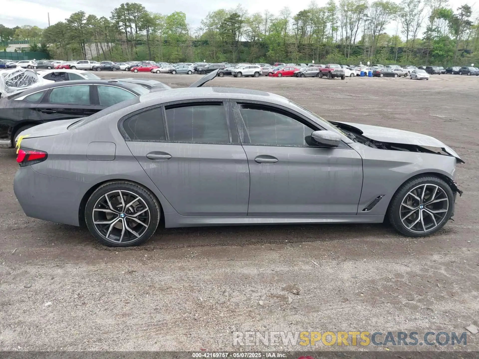 13 fotografías del automóvil dañado WBA73BJ0XMWX06571 BMW 540I 2021