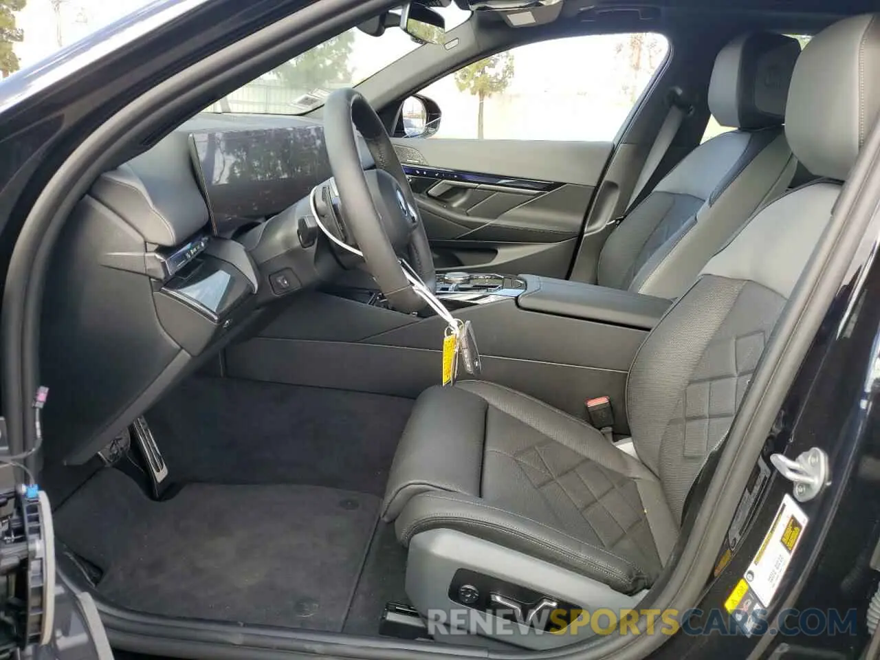 7 fotografías del automóvil dañado WBA13FK09SCT71040 BMW 550 XE 2025