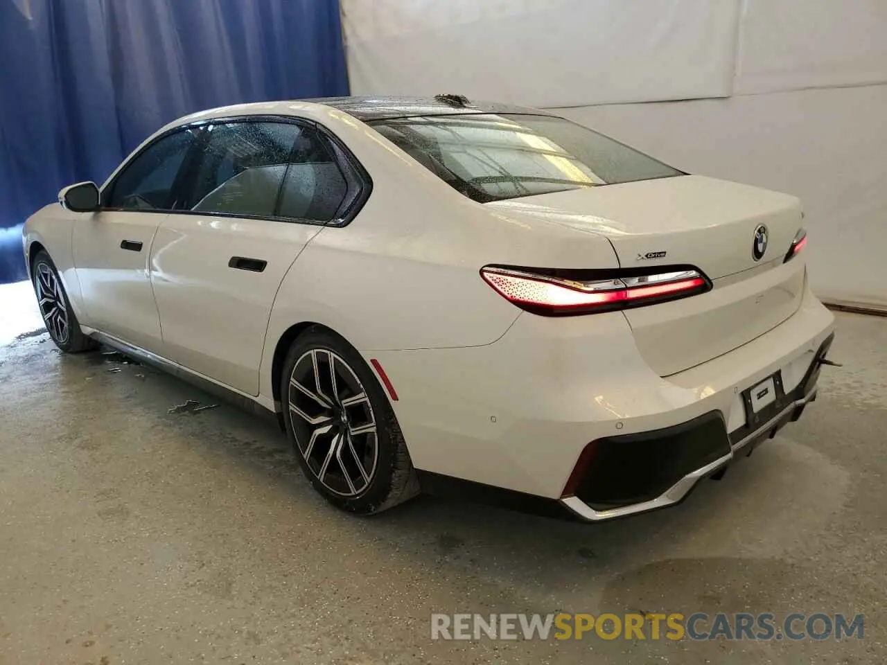 2 fotografías del automóvil dañado WBA33EH05RCR68996 BMW 7 SERIES 2024