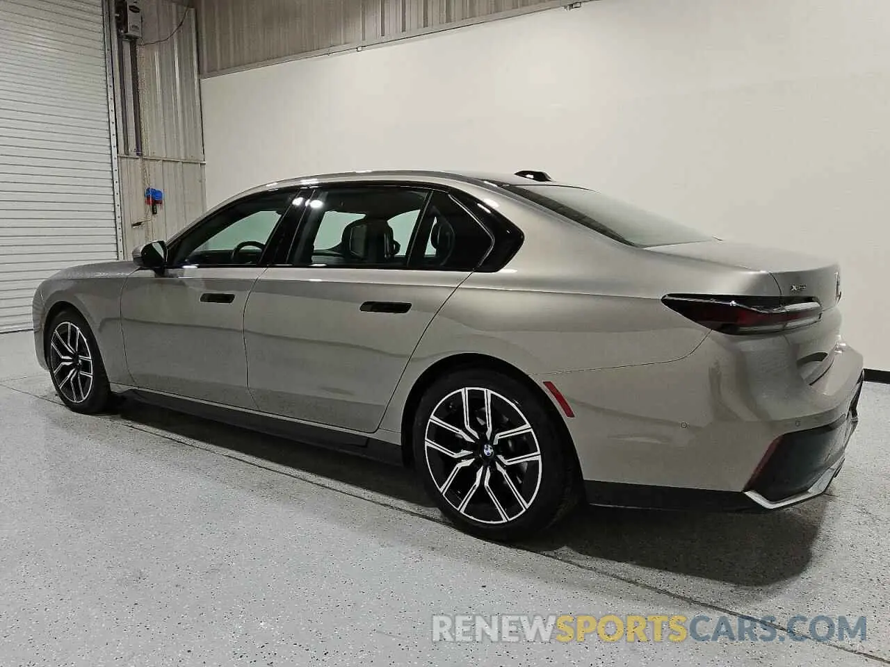 2 fotografías del automóvil dañado WBA33EH08RCS18086 BMW 7 SERIES 2024