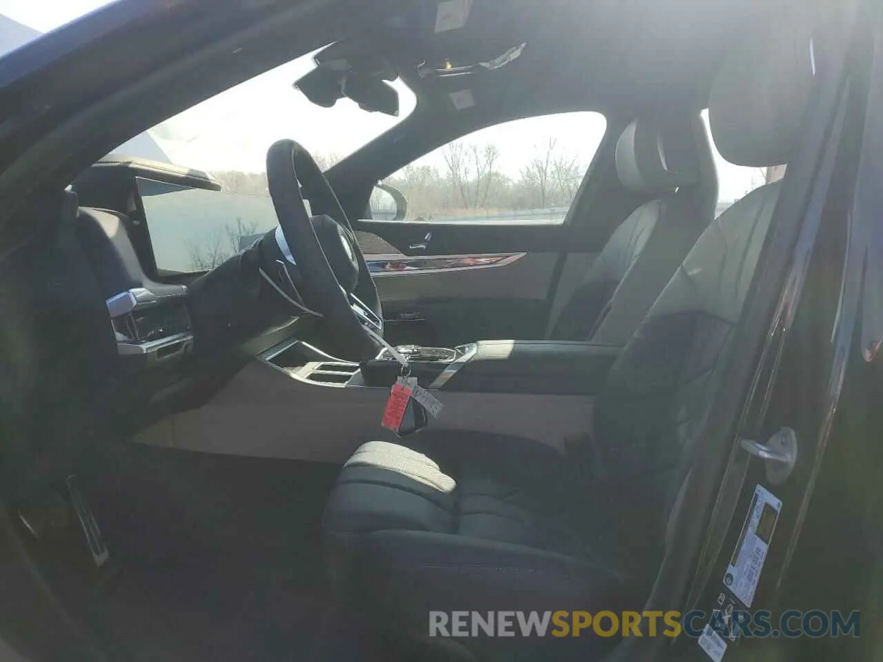 7 fotografías del automóvil dañado WBA33EH08SCU45591 BMW 7 SERIES 2025
