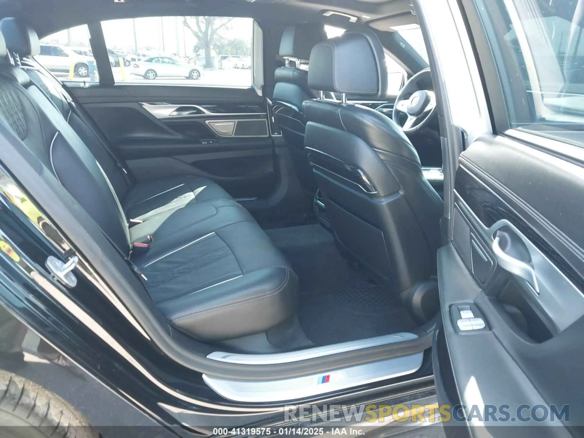 8 fotografías del automóvil dañado WBA7T2C04NCG89916 BMW 740 2022