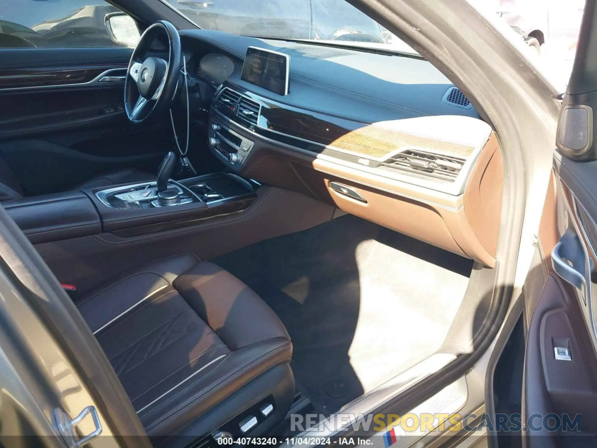 5 fotografías del automóvil dañado WBA7T2C08NCH67971 BMW 740 2022