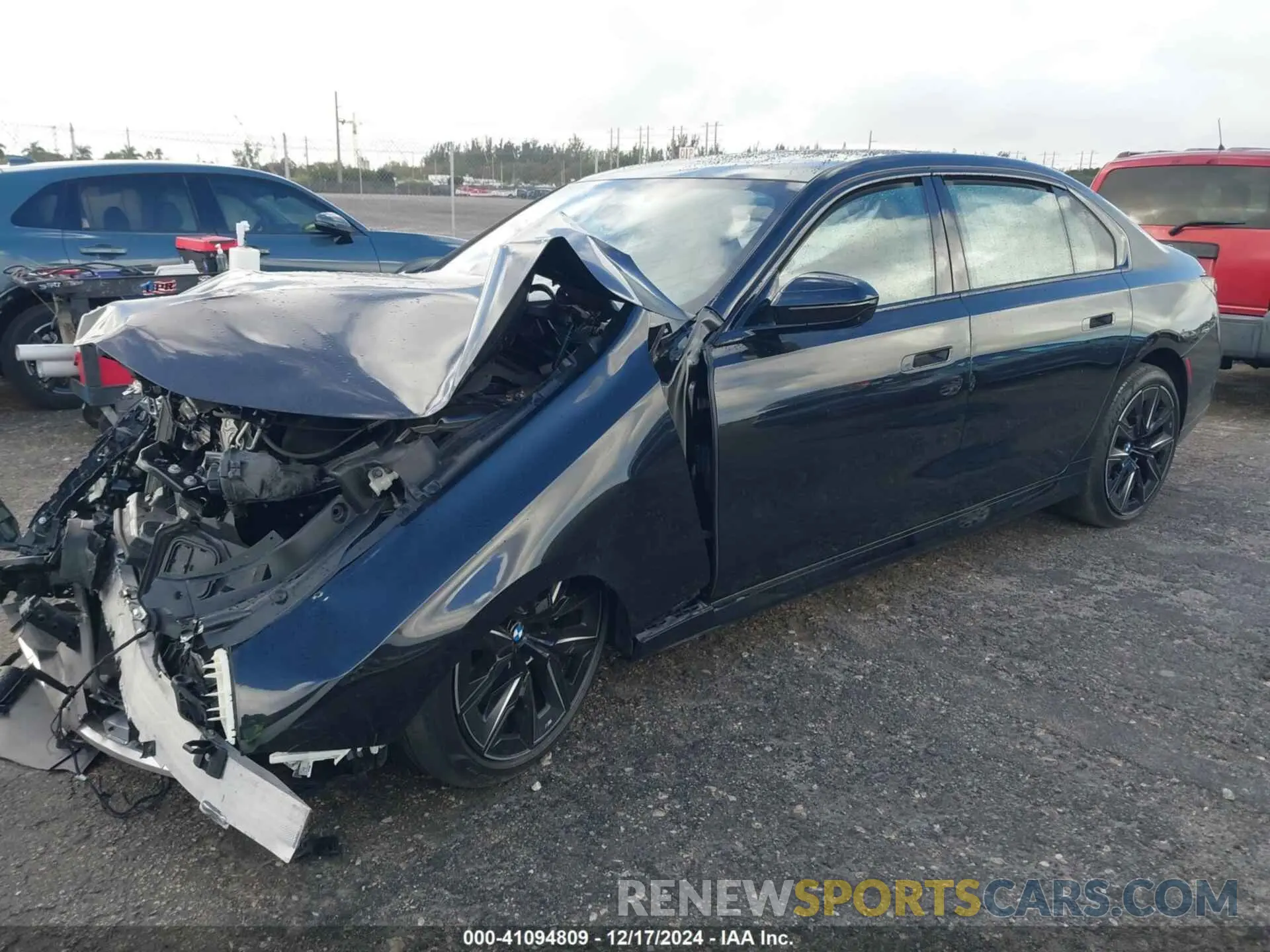 2 fotografías del automóvil dañado WBA23EH01RCR40270 BMW 740 2024