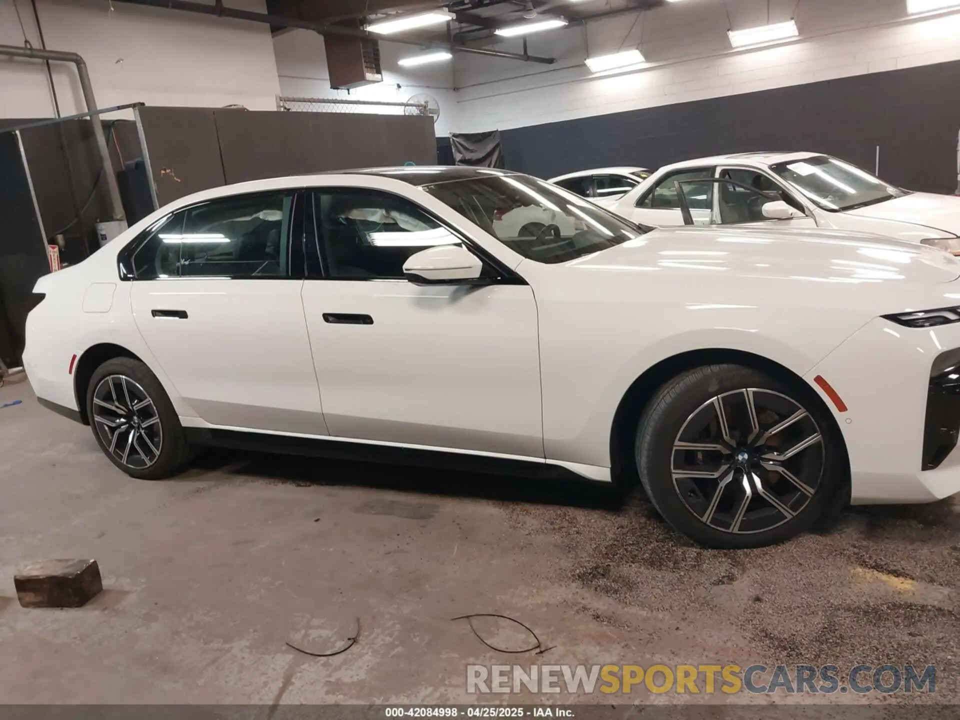 13 fotografías del automóvil dañado WBA33EH05RCP97943 BMW 740 2024