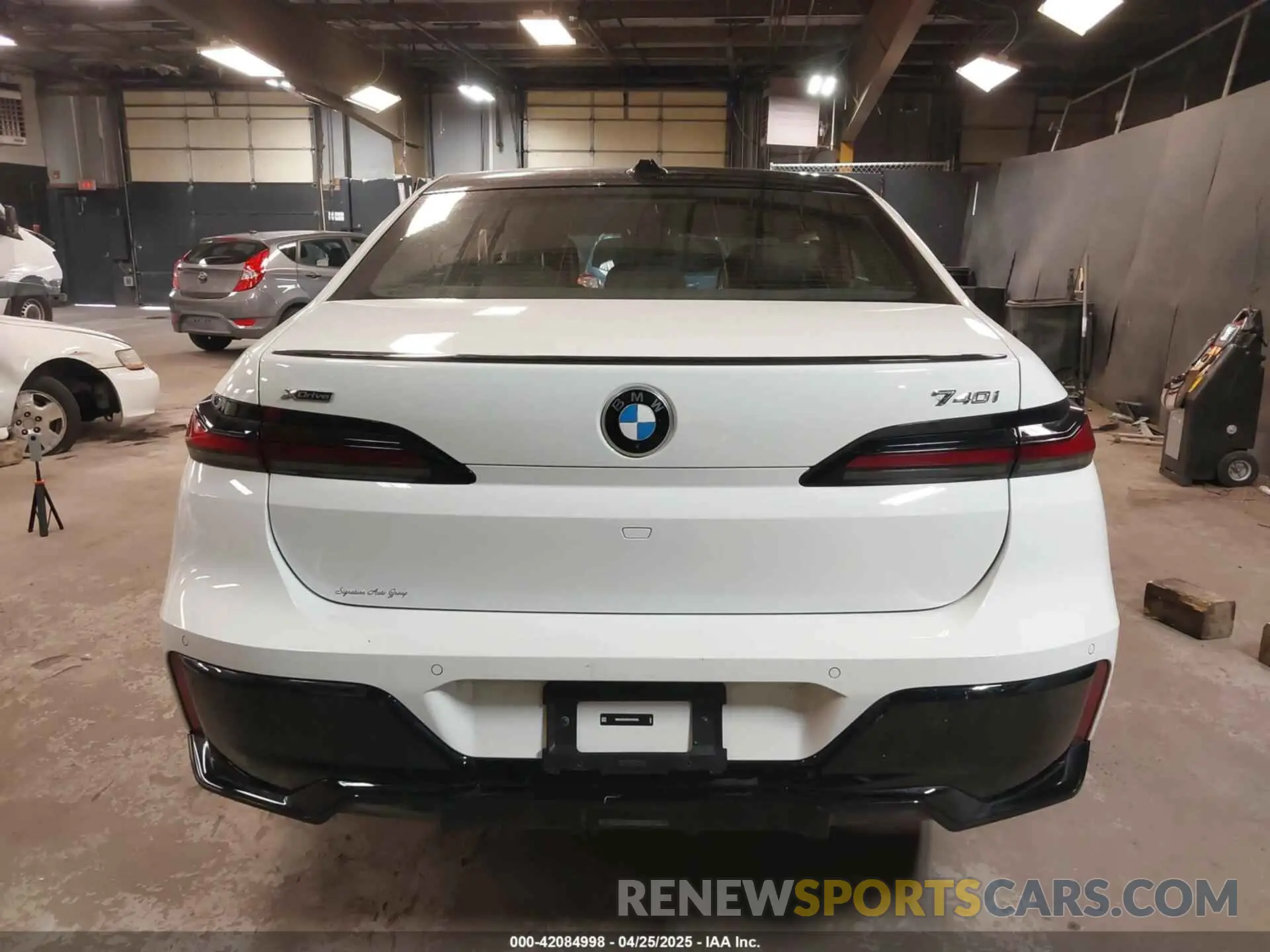 16 fotografías del automóvil dañado WBA33EH05RCP97943 BMW 740 2024