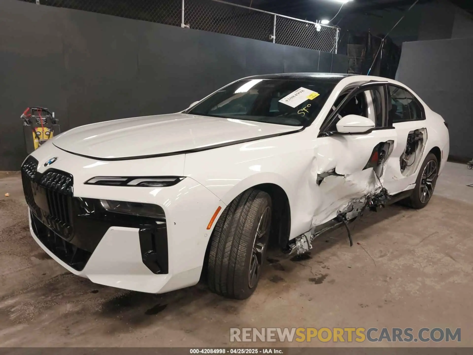 2 fotografías del automóvil dañado WBA33EH05RCP97943 BMW 740 2024
