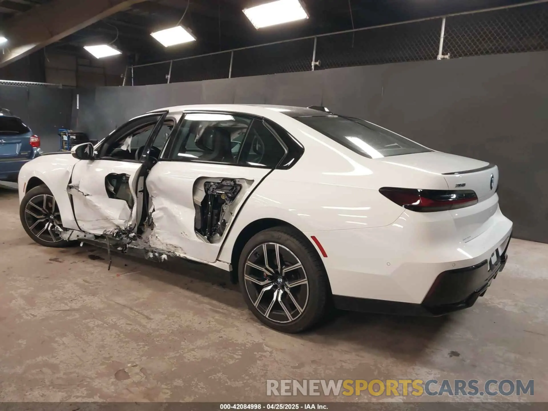 3 fotografías del automóvil dañado WBA33EH05RCP97943 BMW 740 2024