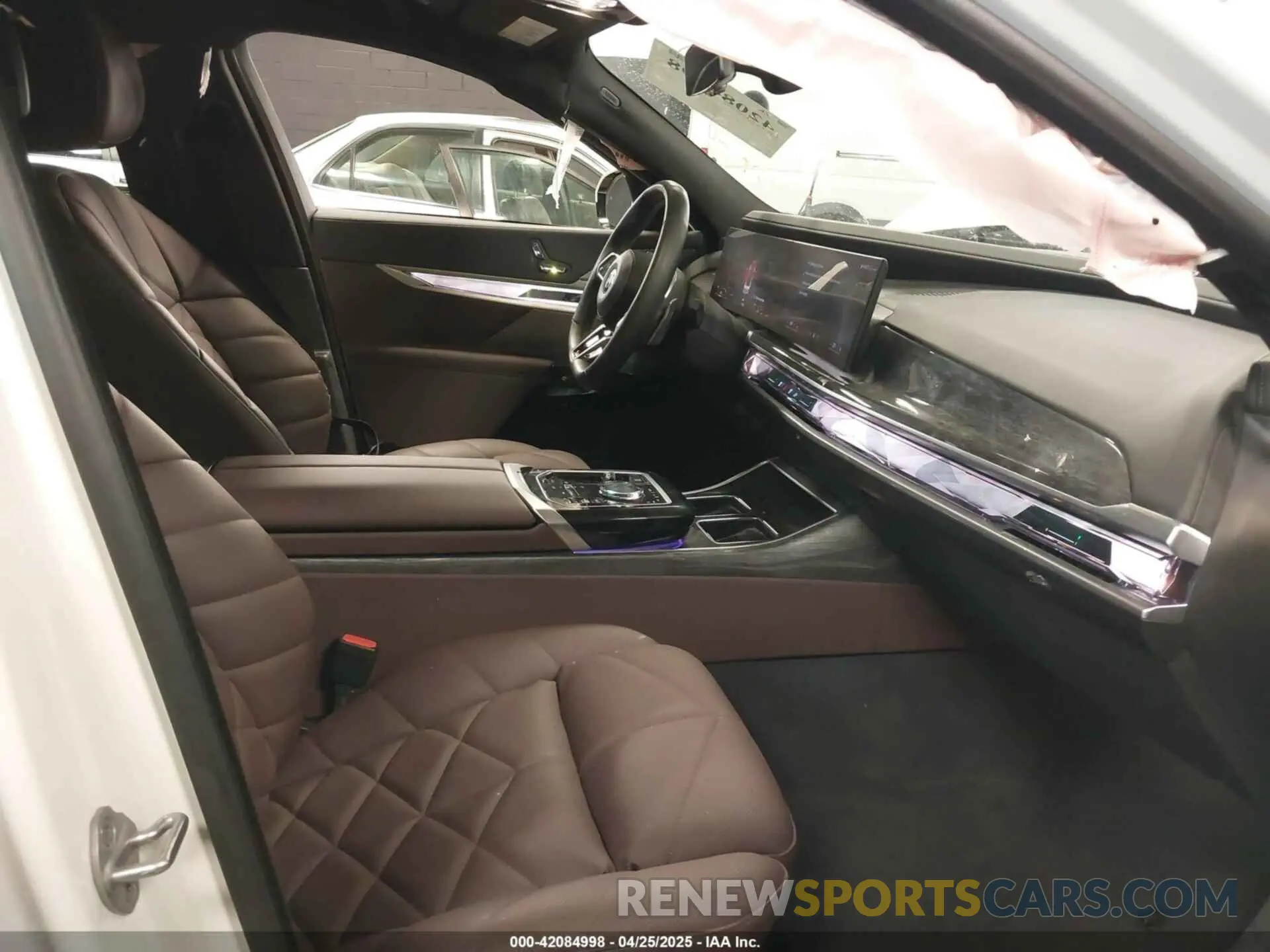 5 fotografías del automóvil dañado WBA33EH05RCP97943 BMW 740 2024