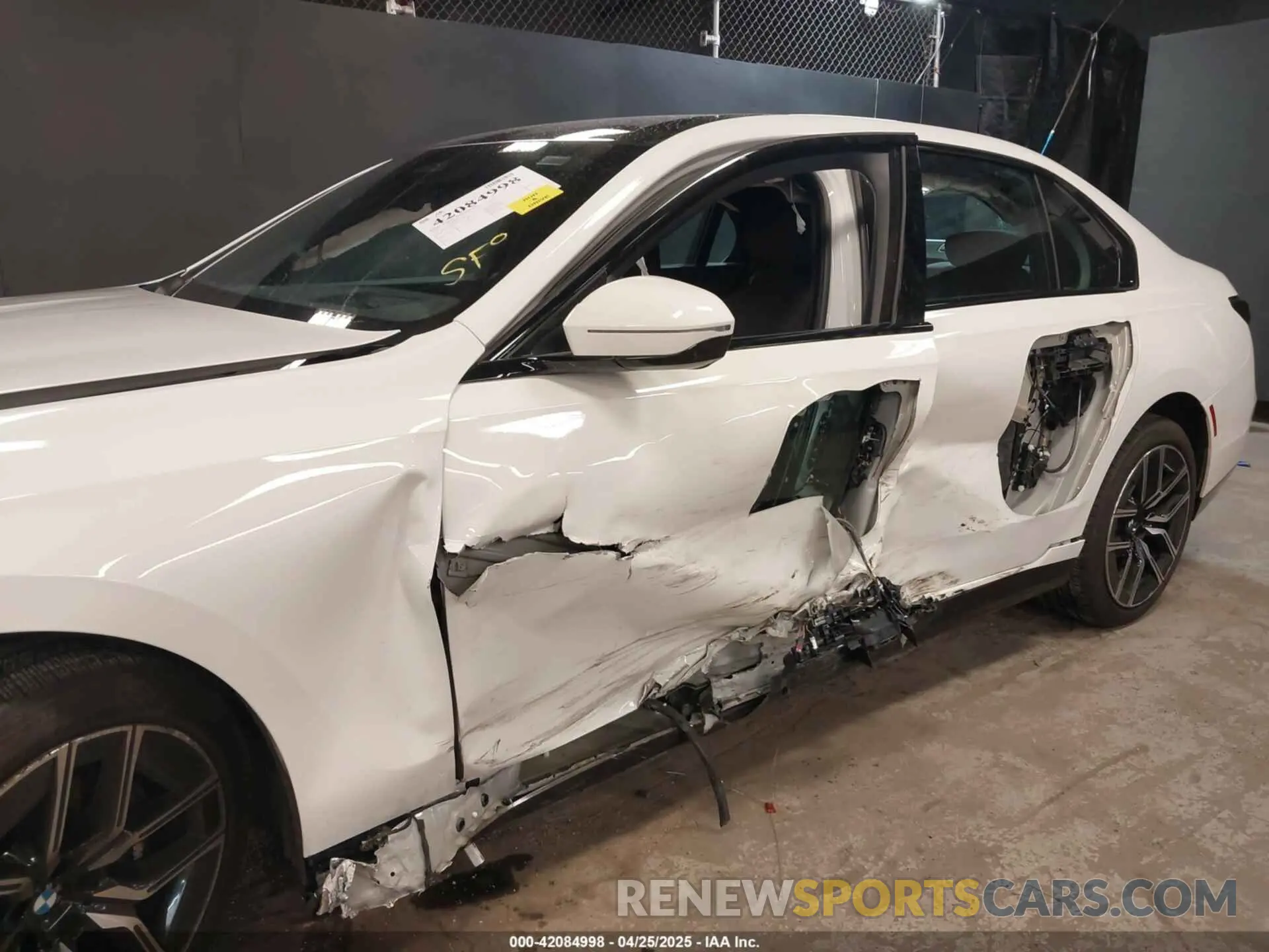 6 fotografías del automóvil dañado WBA33EH05RCP97943 BMW 740 2024