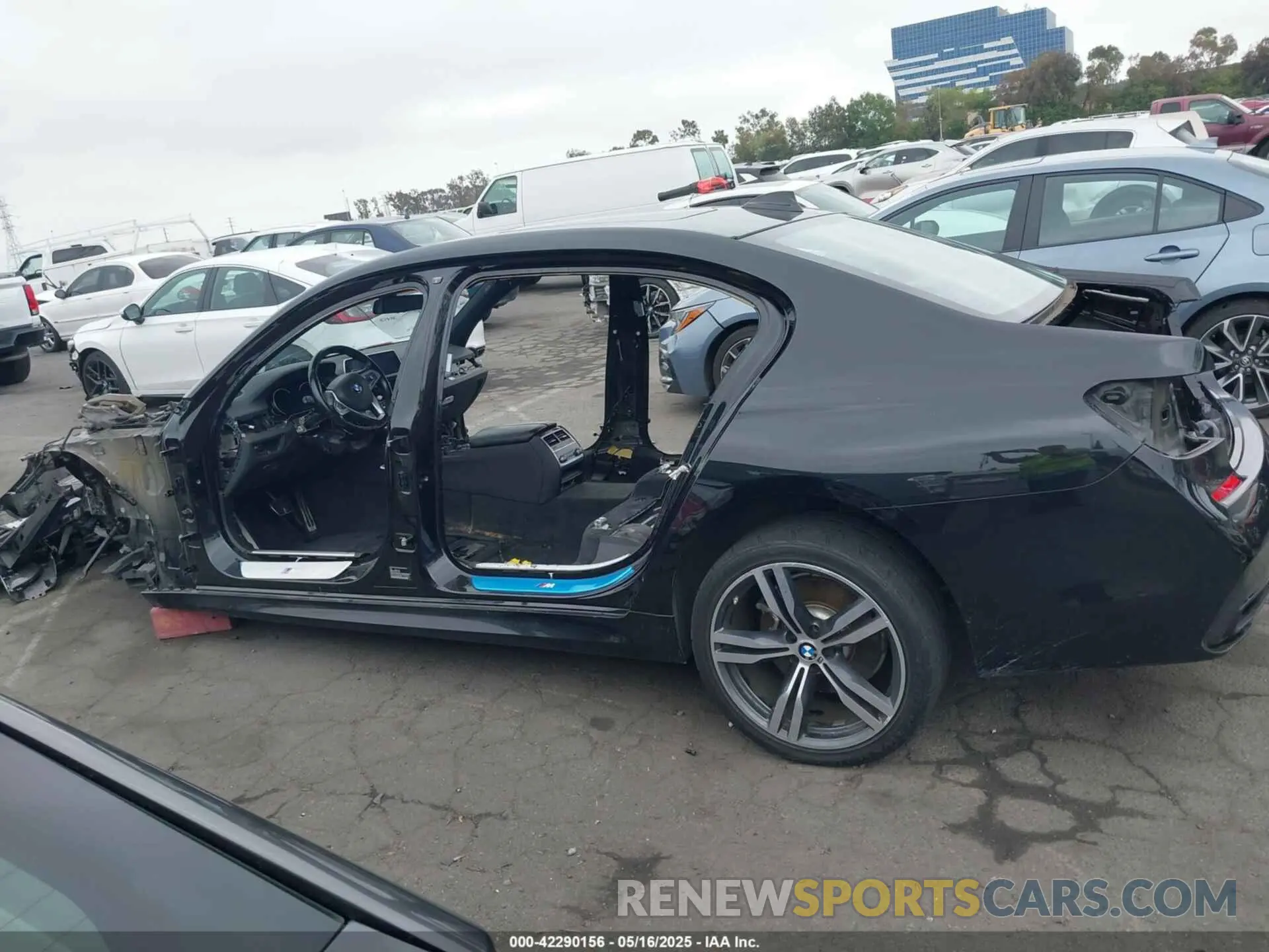 13 fotografías del automóvil dañado WBA7E2C50KB454417 BMW 740I 2019