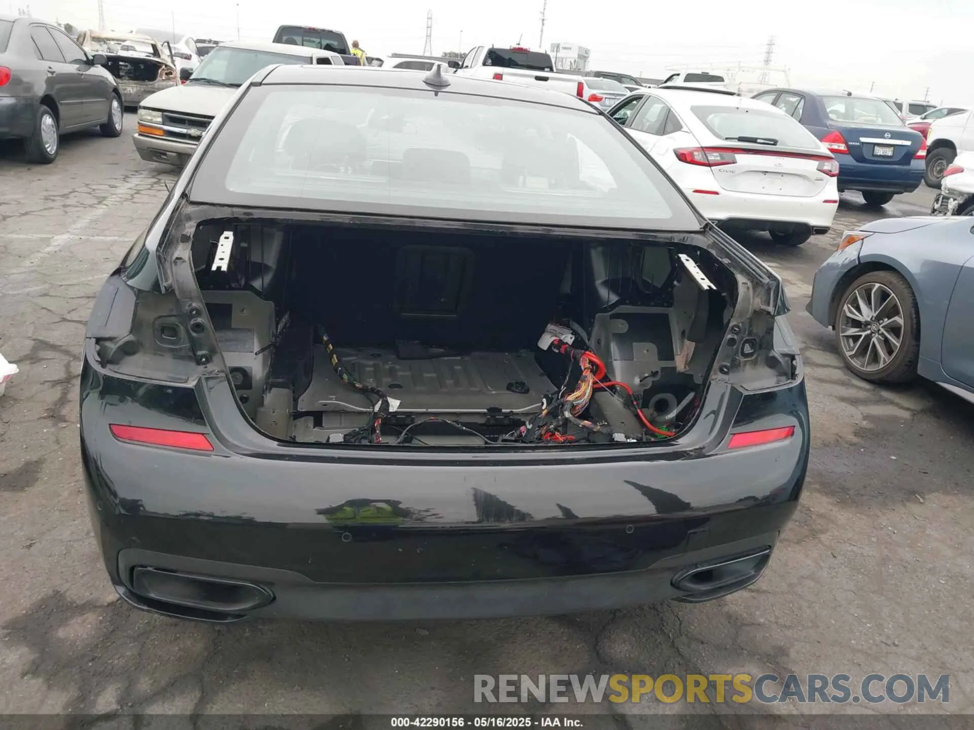 15 fotografías del automóvil dañado WBA7E2C50KB454417 BMW 740I 2019