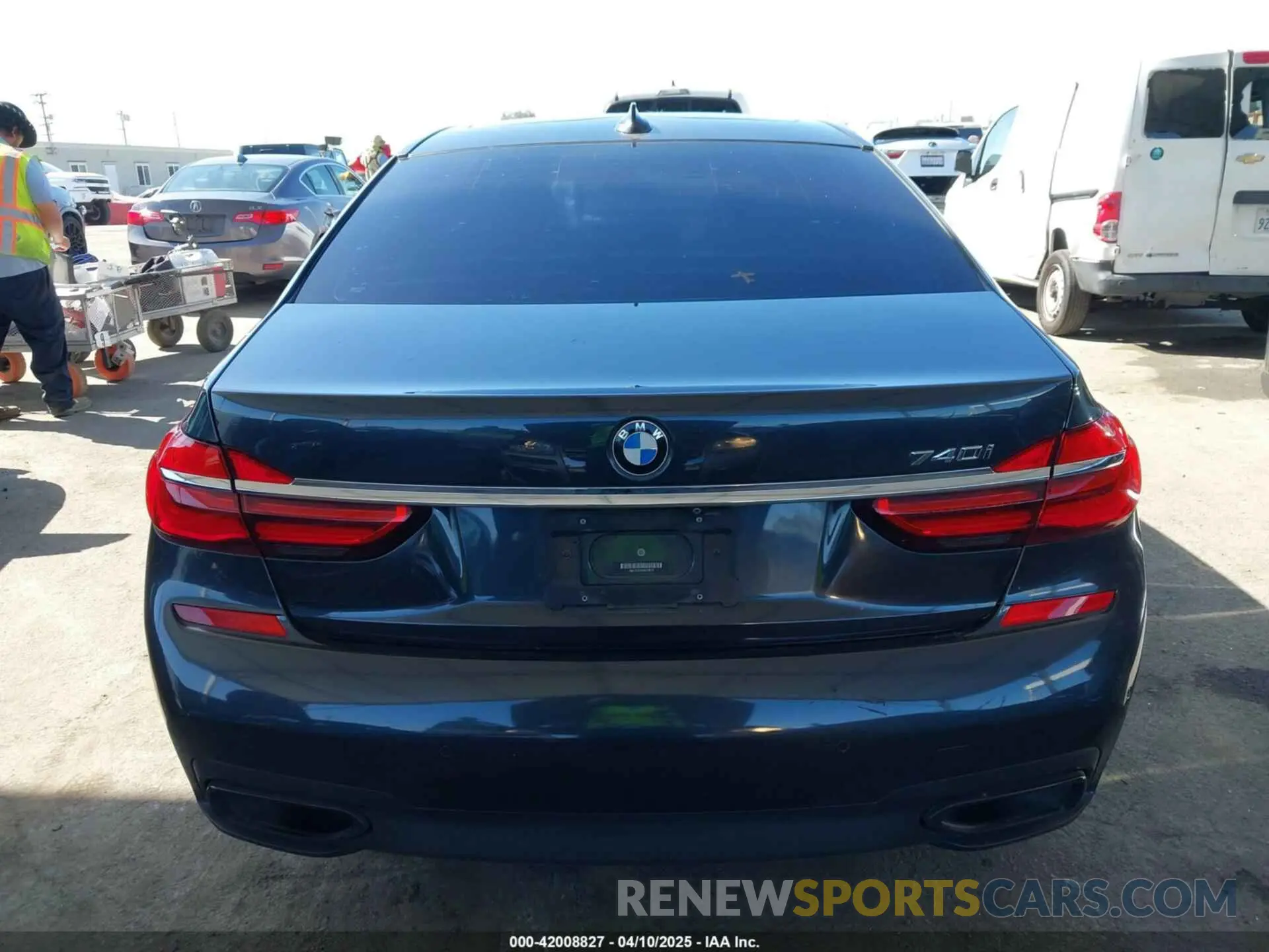 16 fotografías del automóvil dañado WBA7E2C53KB218375 BMW 740I 2019