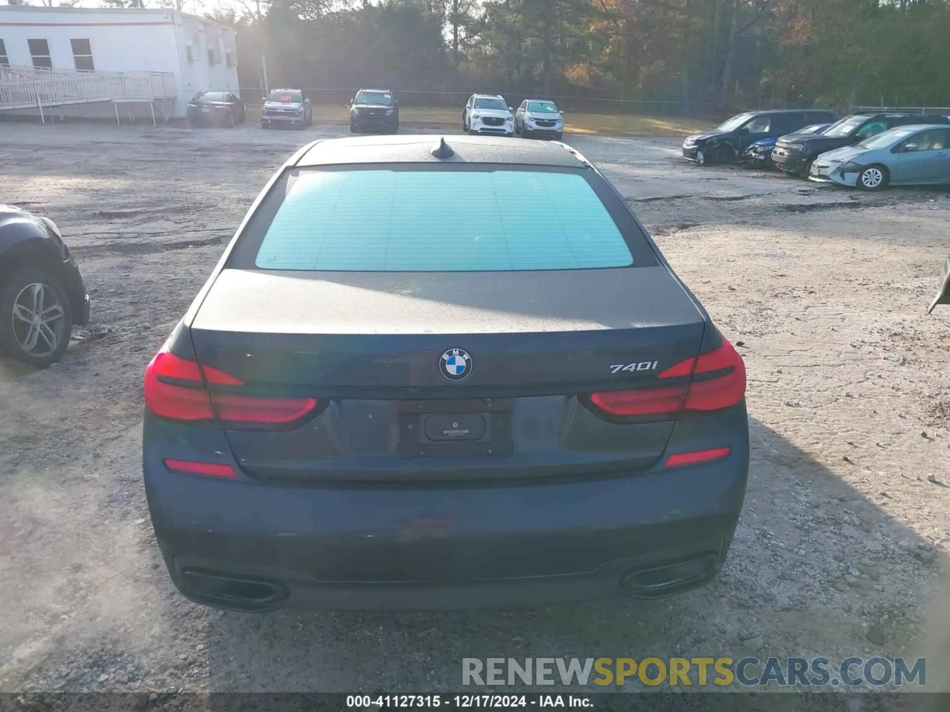 17 fotografías del automóvil dañado WBA7E2C55KB218362 BMW 740I 2019