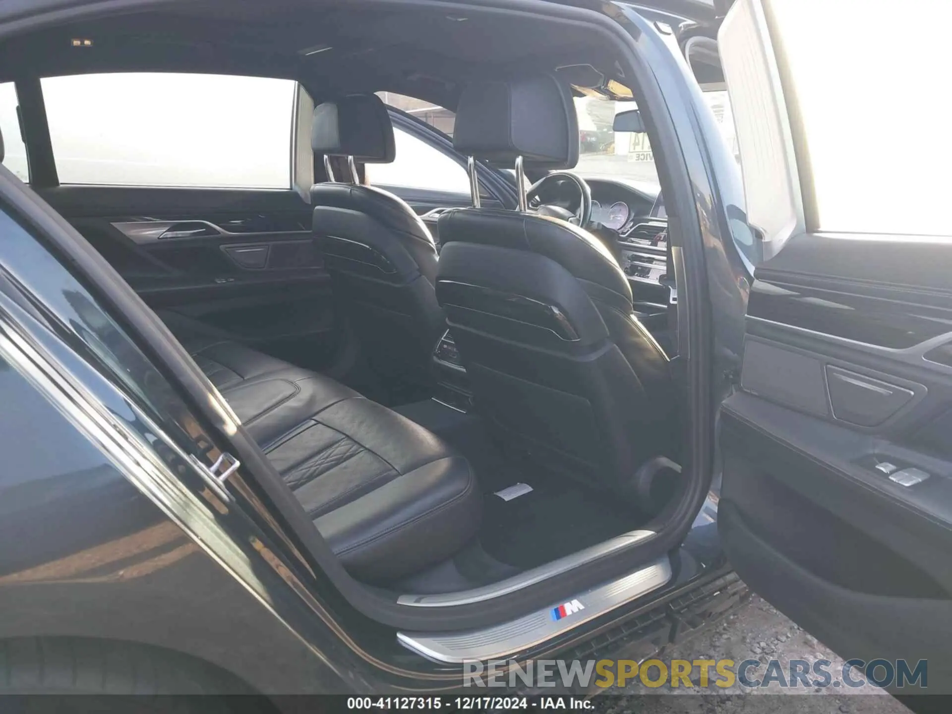 8 fotografías del automóvil dañado WBA7E2C55KB218362 BMW 740I 2019