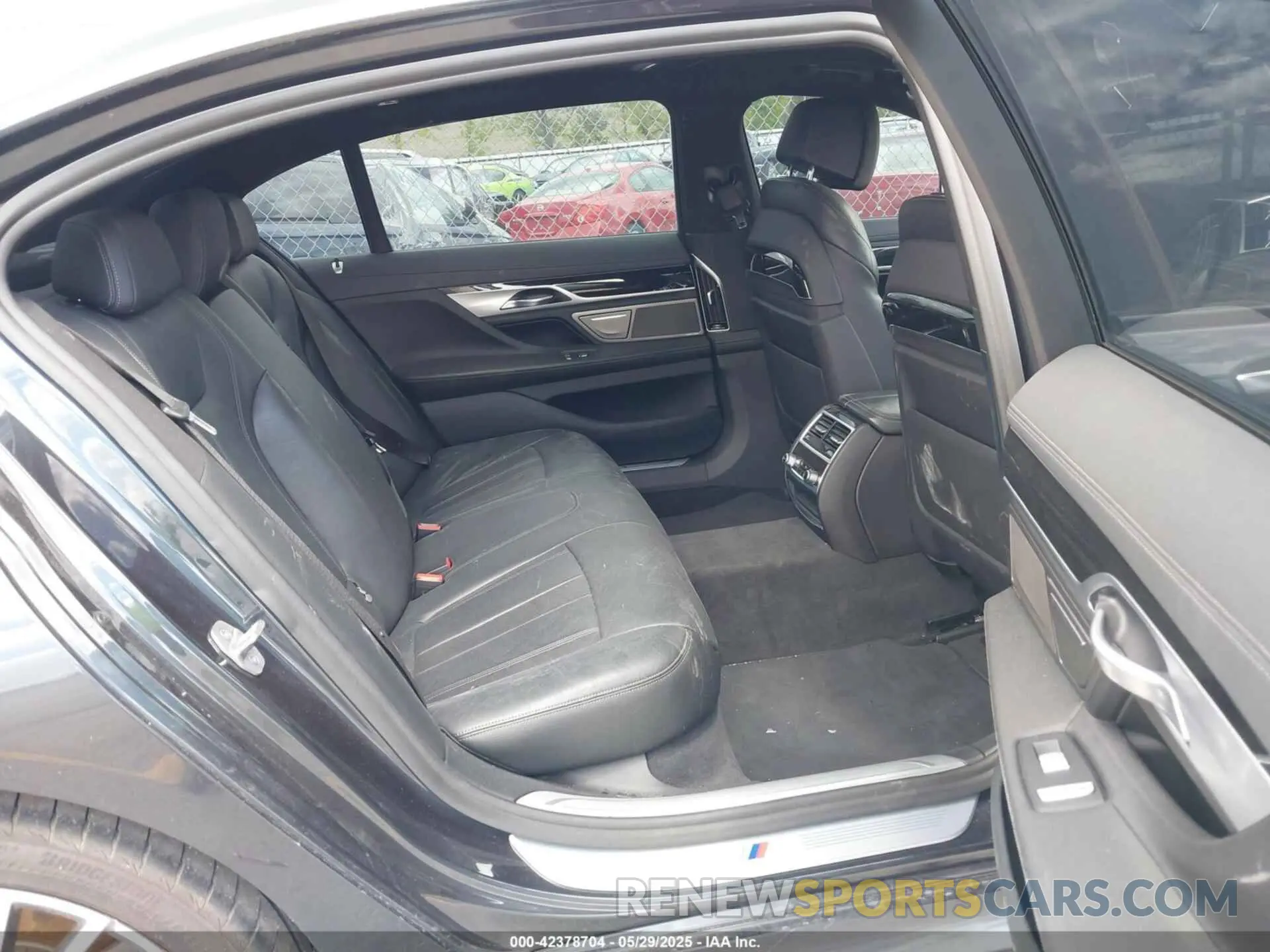 8 fotografías del automóvil dañado WBA7E2C57KB217844 BMW 740I 2019