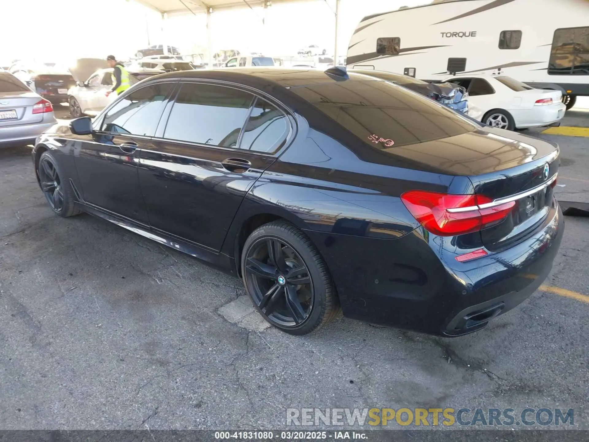 3 fotografías del automóvil dañado WBA7E2C58KB218419 BMW 740I 2019