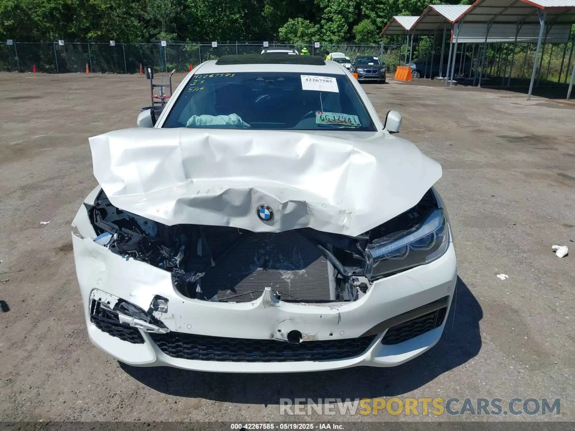 12 fotografías del automóvil dañado WBA7E2C59KB217232 BMW 740I 2019