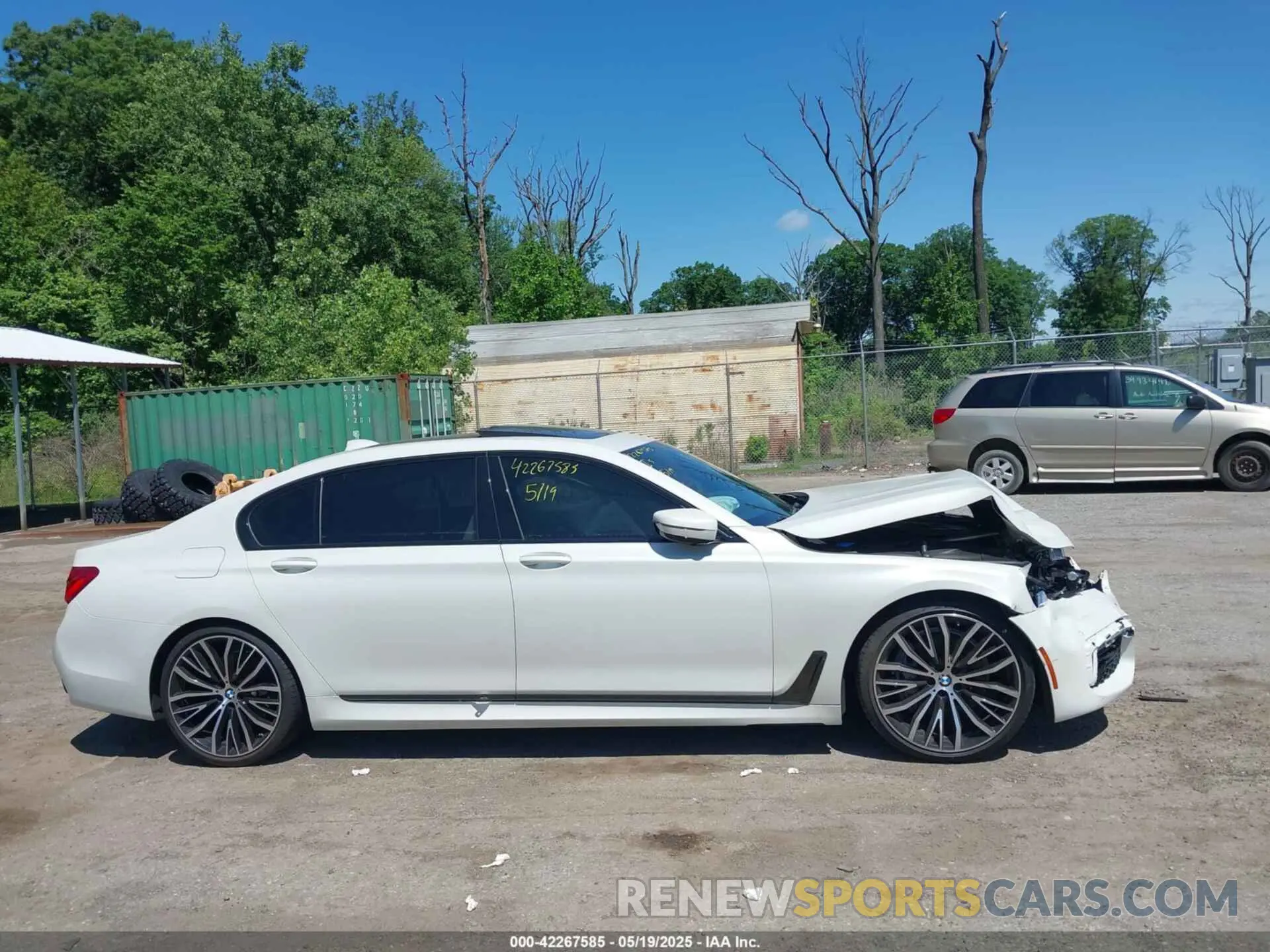 13 fotografías del automóvil dañado WBA7E2C59KB217232 BMW 740I 2019