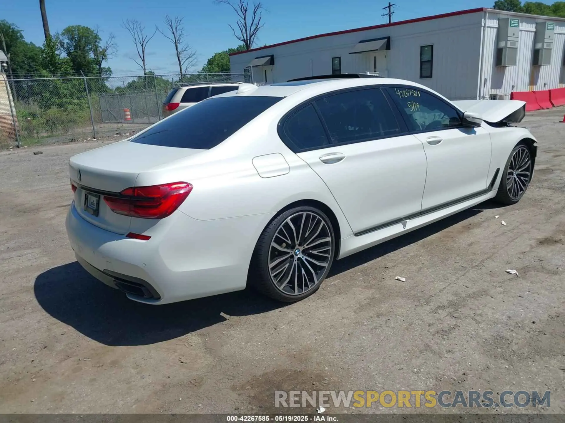 4 fotografías del automóvil dañado WBA7E2C59KB217232 BMW 740I 2019