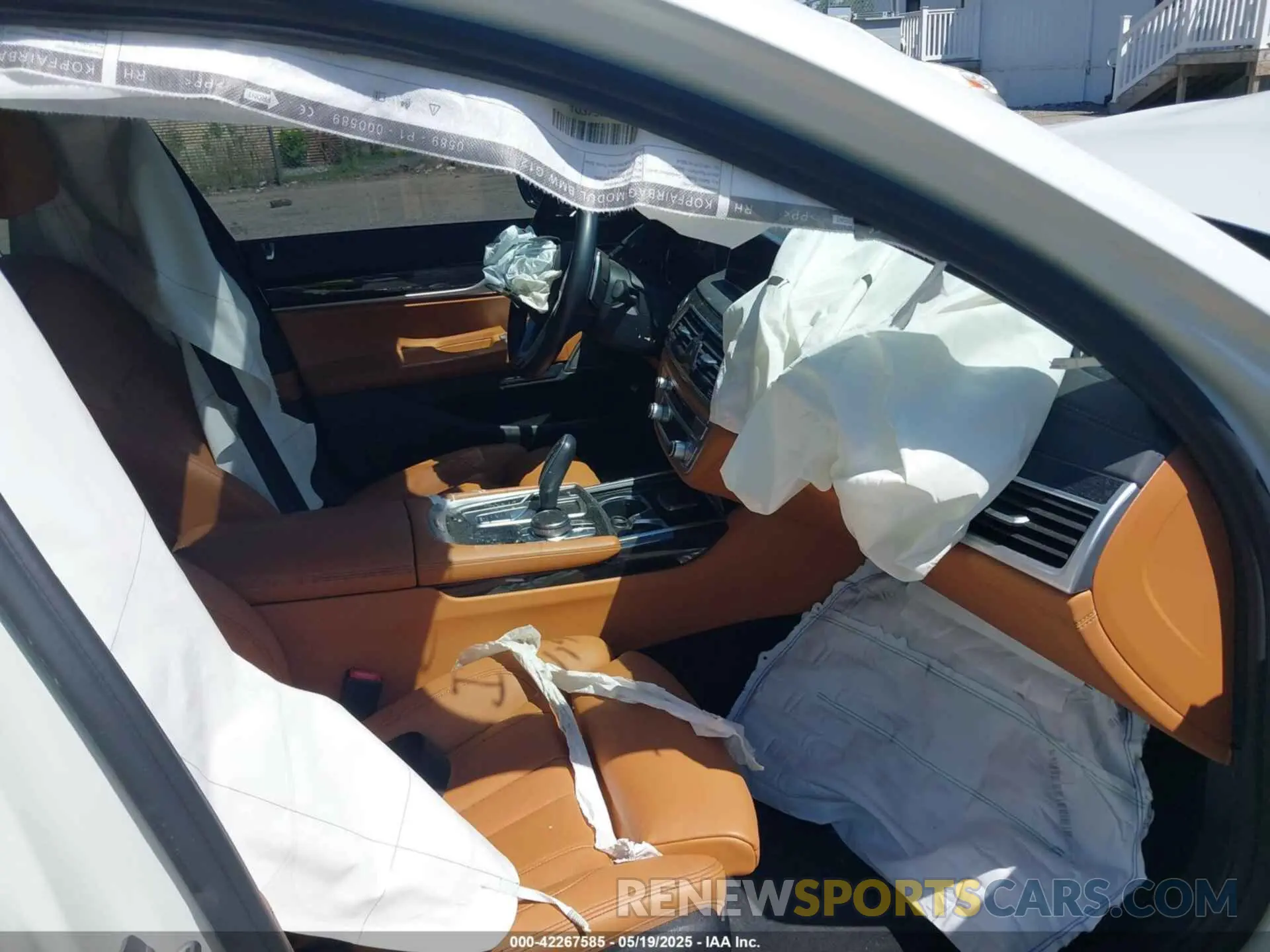 5 fotografías del automóvil dañado WBA7E2C59KB217232 BMW 740I 2019