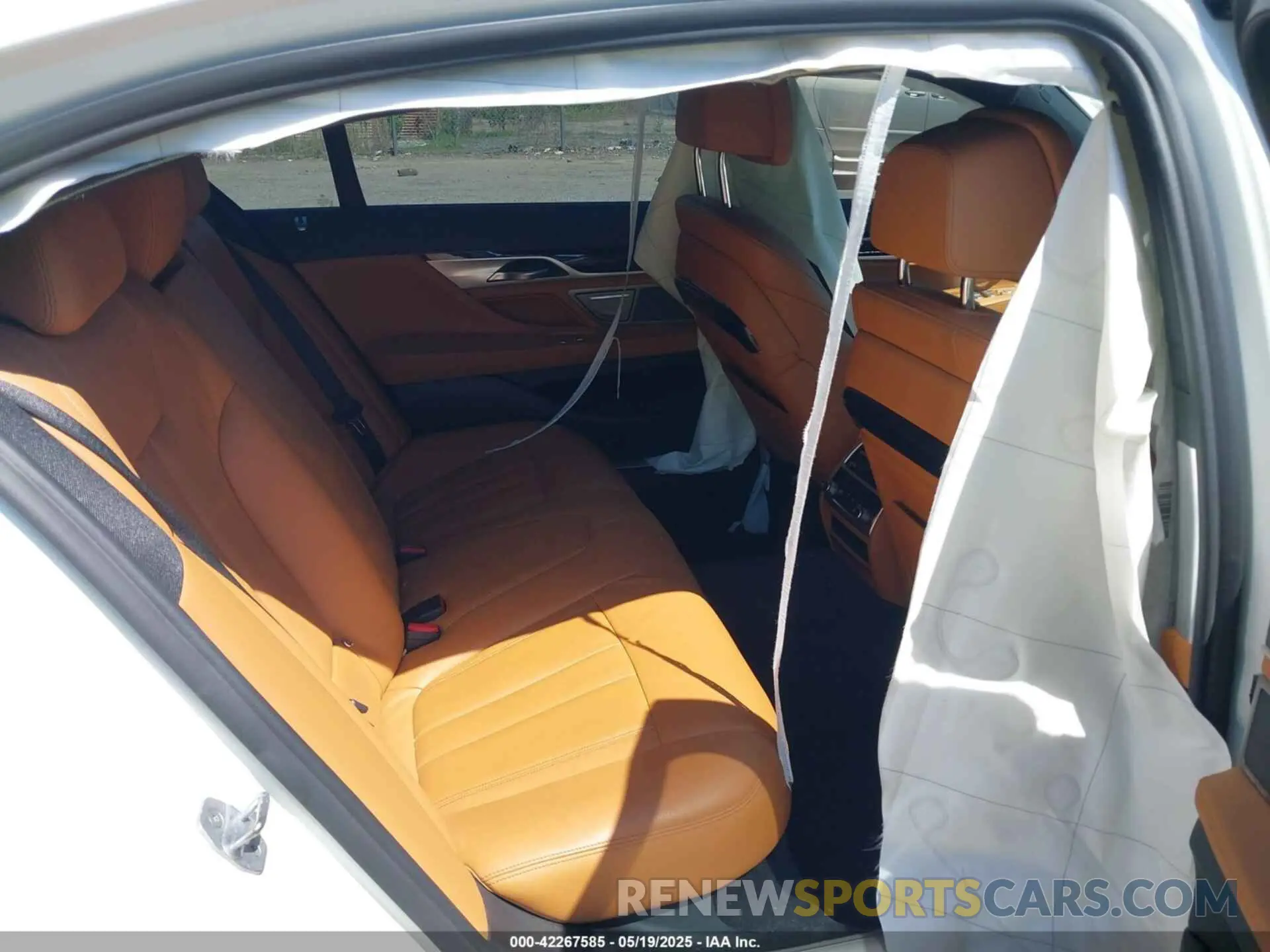 8 fotografías del automóvil dañado WBA7E2C59KB217232 BMW 740I 2019