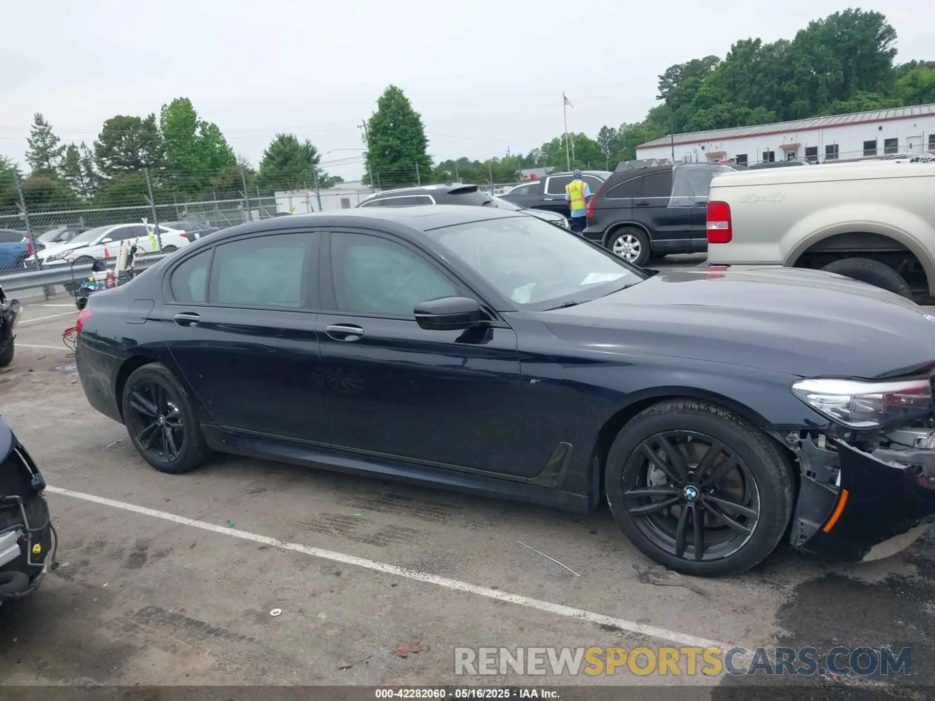 13 fotografías del automóvil dañado WBA7E4C54KGV28663 BMW 740I 2019