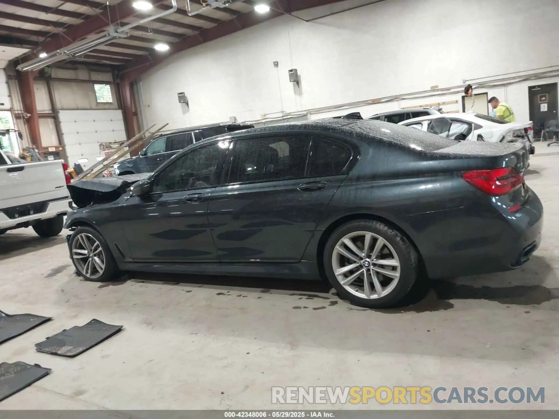 14 fotografías del automóvil dañado WBA7E4C58KGV70088 BMW 740I 2019