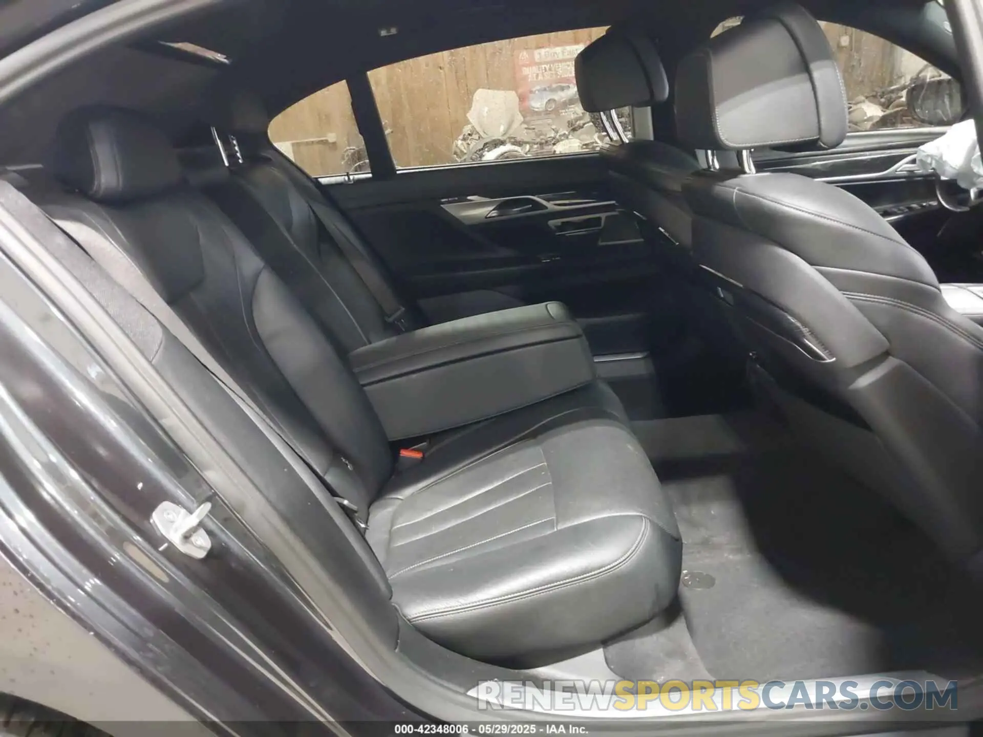 8 fotografías del automóvil dañado WBA7E4C58KGV70088 BMW 740I 2019