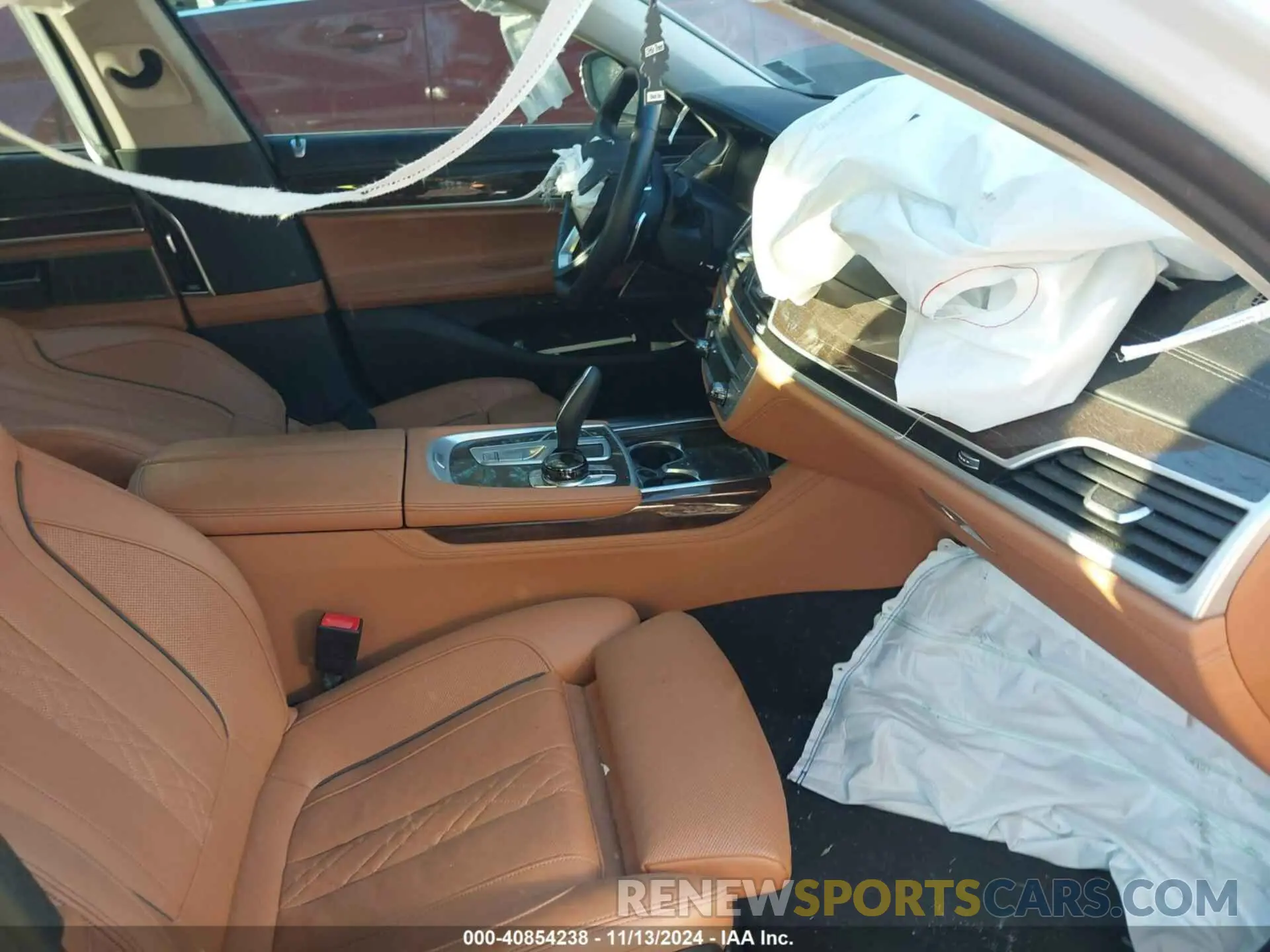 5 fotografías del automóvil dañado WBA7T2C01LGL17856 BMW 740I 2020