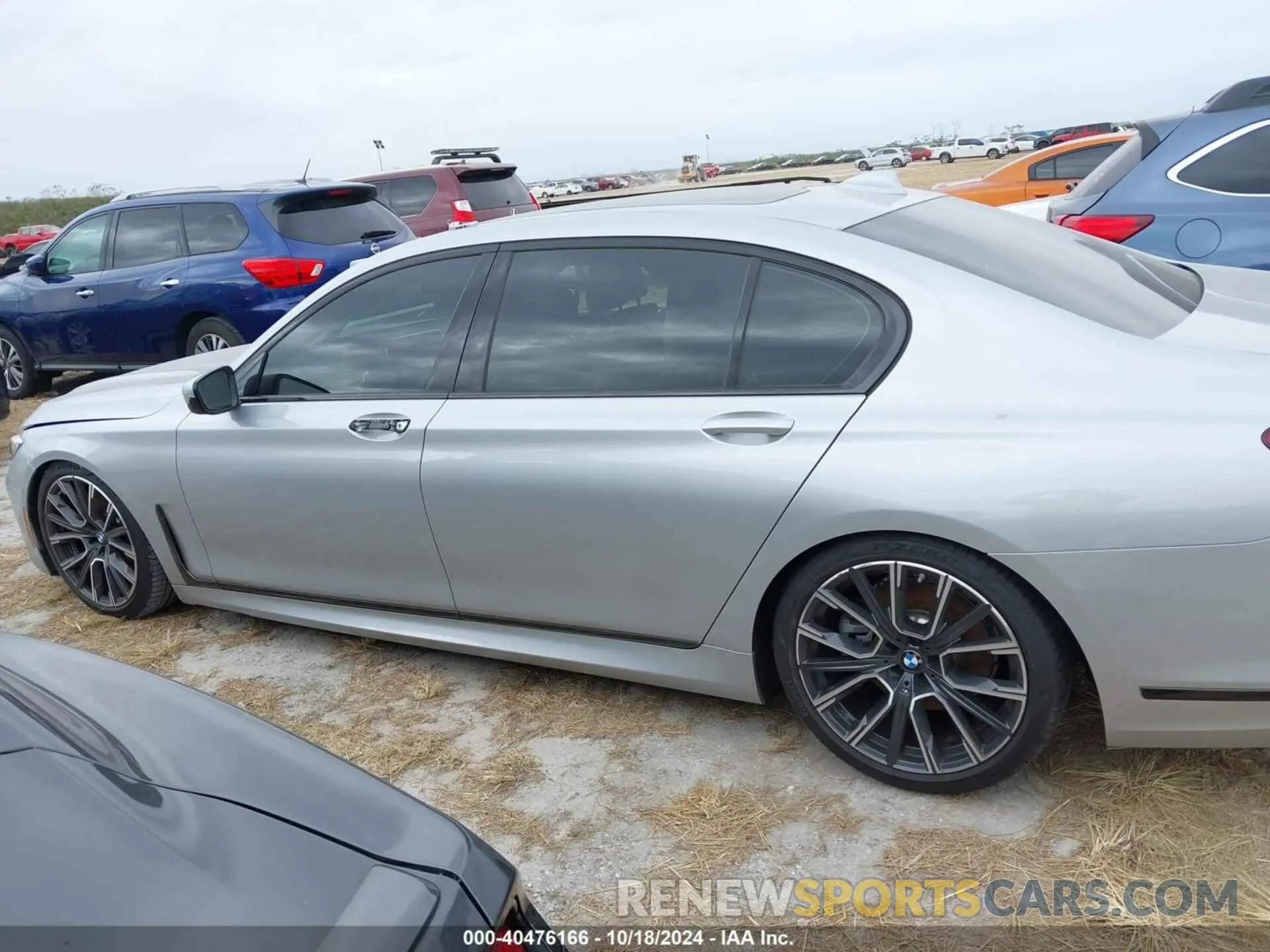 14 fotografías del automóvil dañado WBA7T2C05LCD26957 BMW 740I 2020