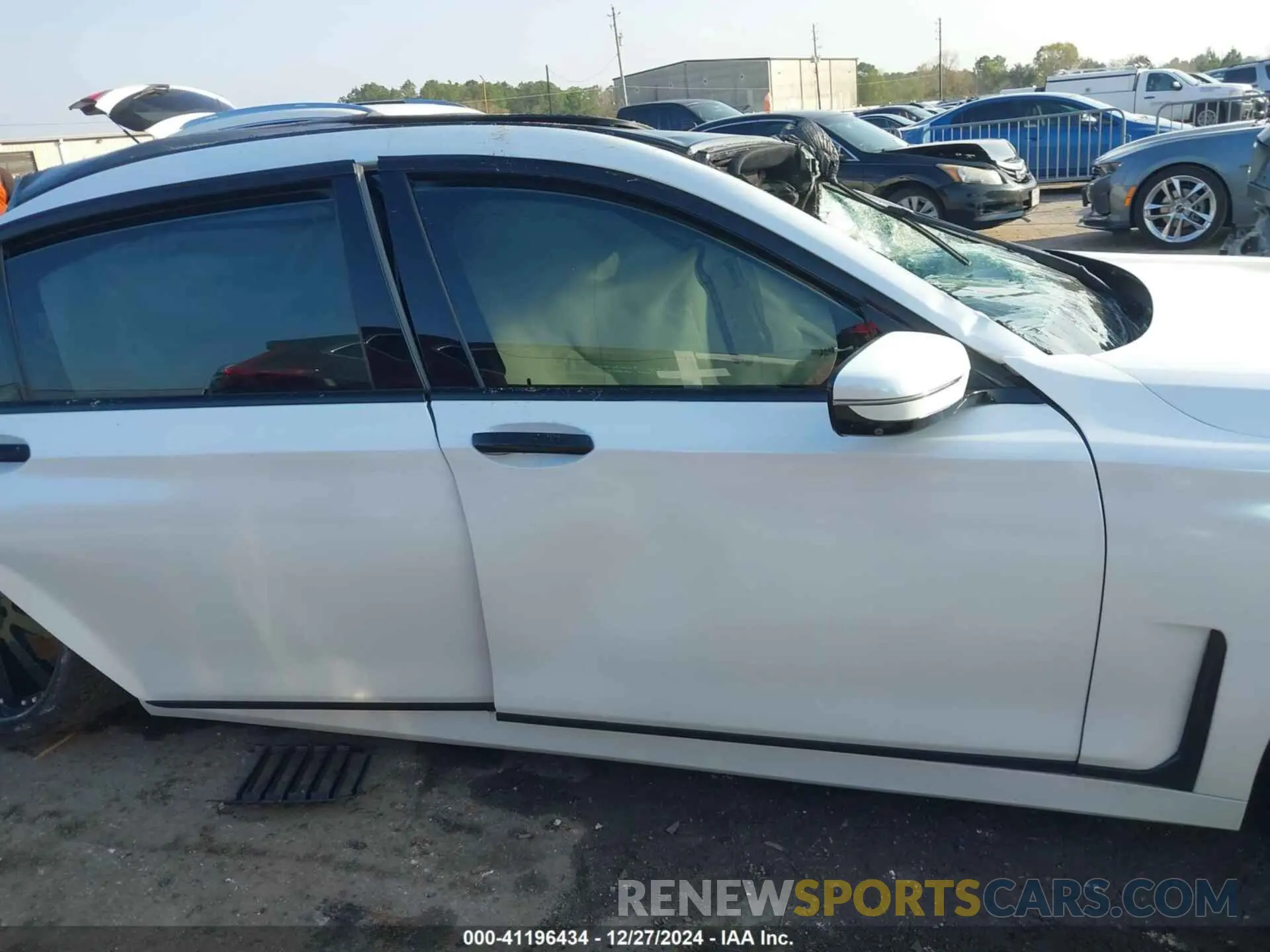 12 fotografías del automóvil dañado WBA7T2C05LGL17813 BMW 740I 2020