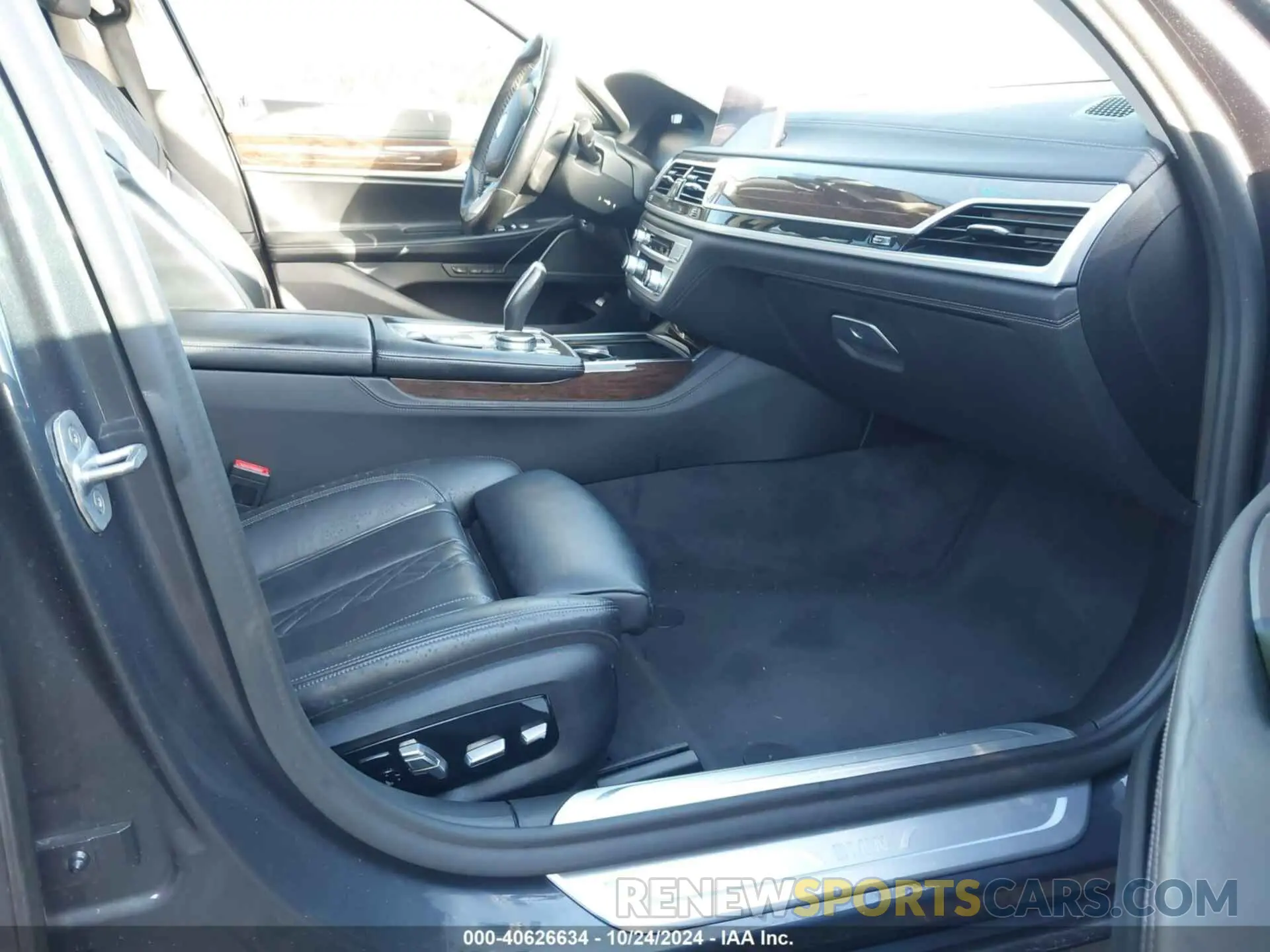 5 fotografías del automóvil dañado WBA7T2C08LCD27066 BMW 740I 2020