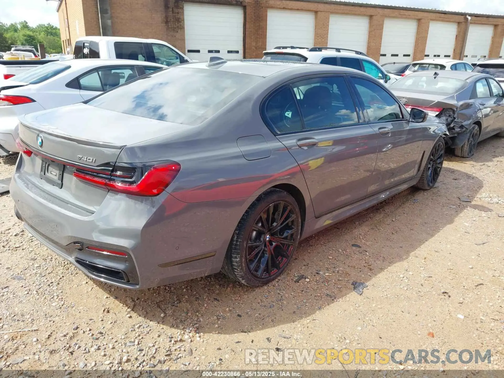 4 fotografías del automóvil dañado WBA7T2C0XLGF96842 BMW 740I 2020