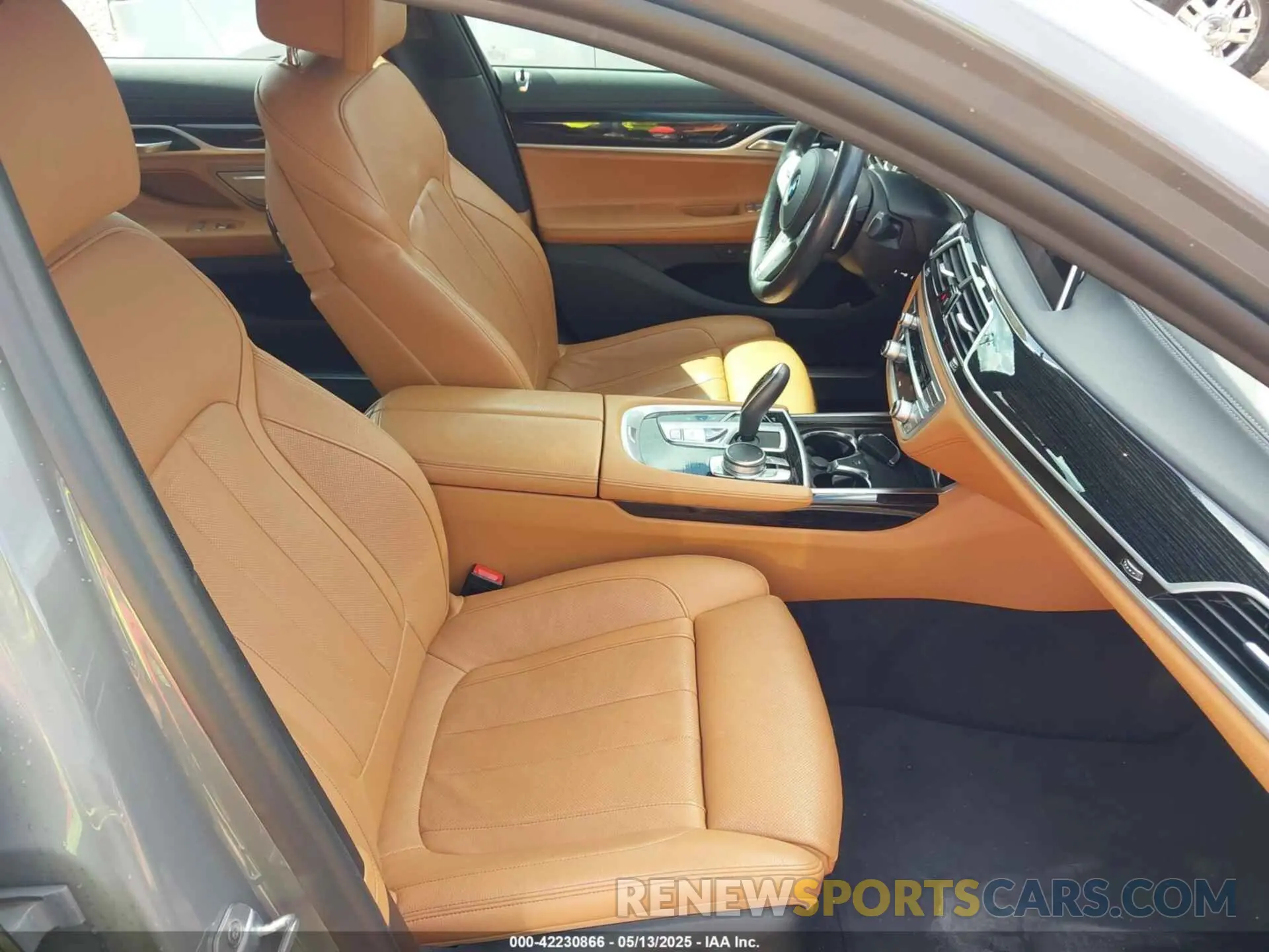 5 fotografías del automóvil dañado WBA7T2C0XLGF96842 BMW 740I 2020
