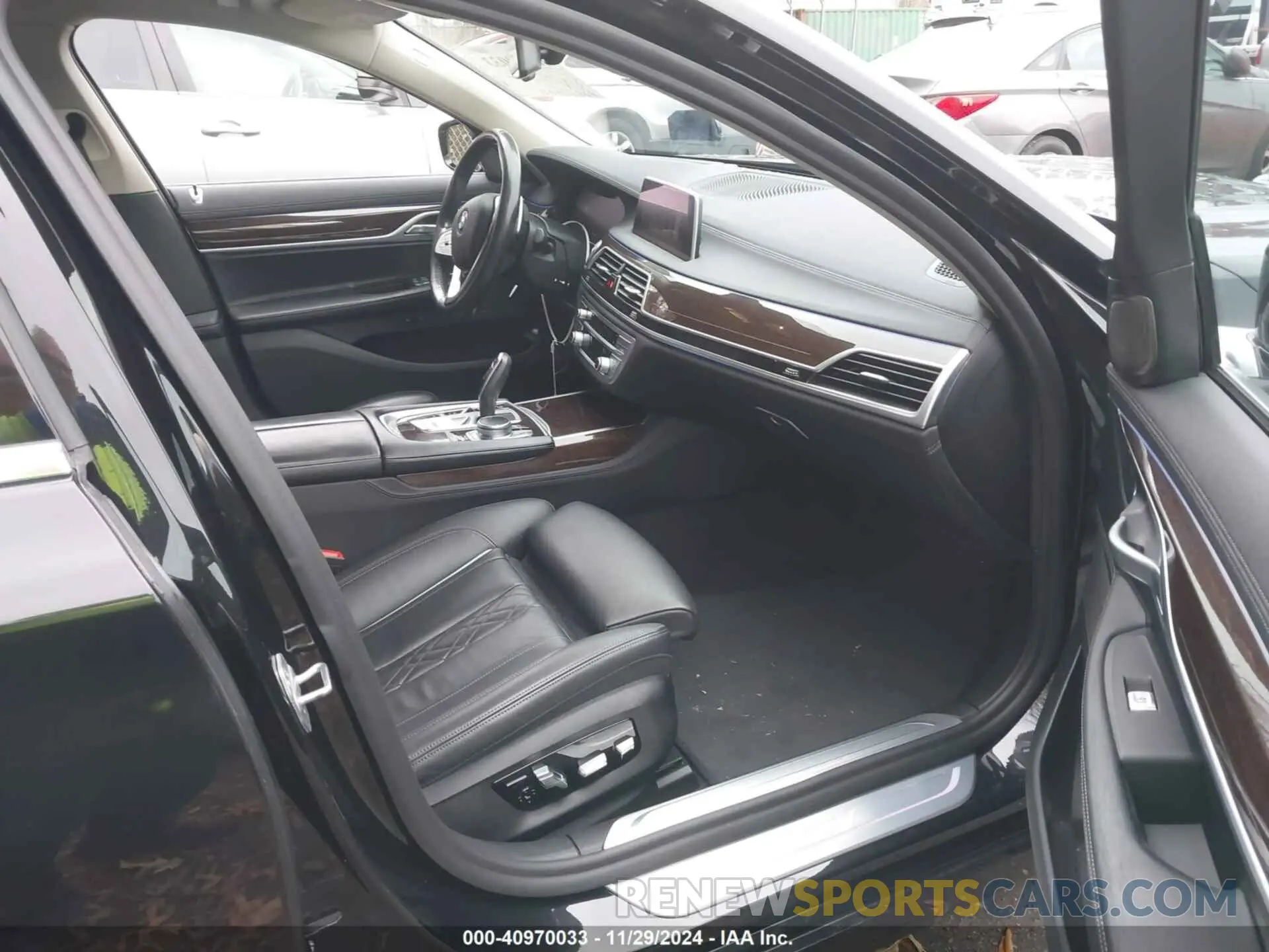 5 fotografías del automóvil dañado WBA7T4C03LGF97312 BMW 740I 2020