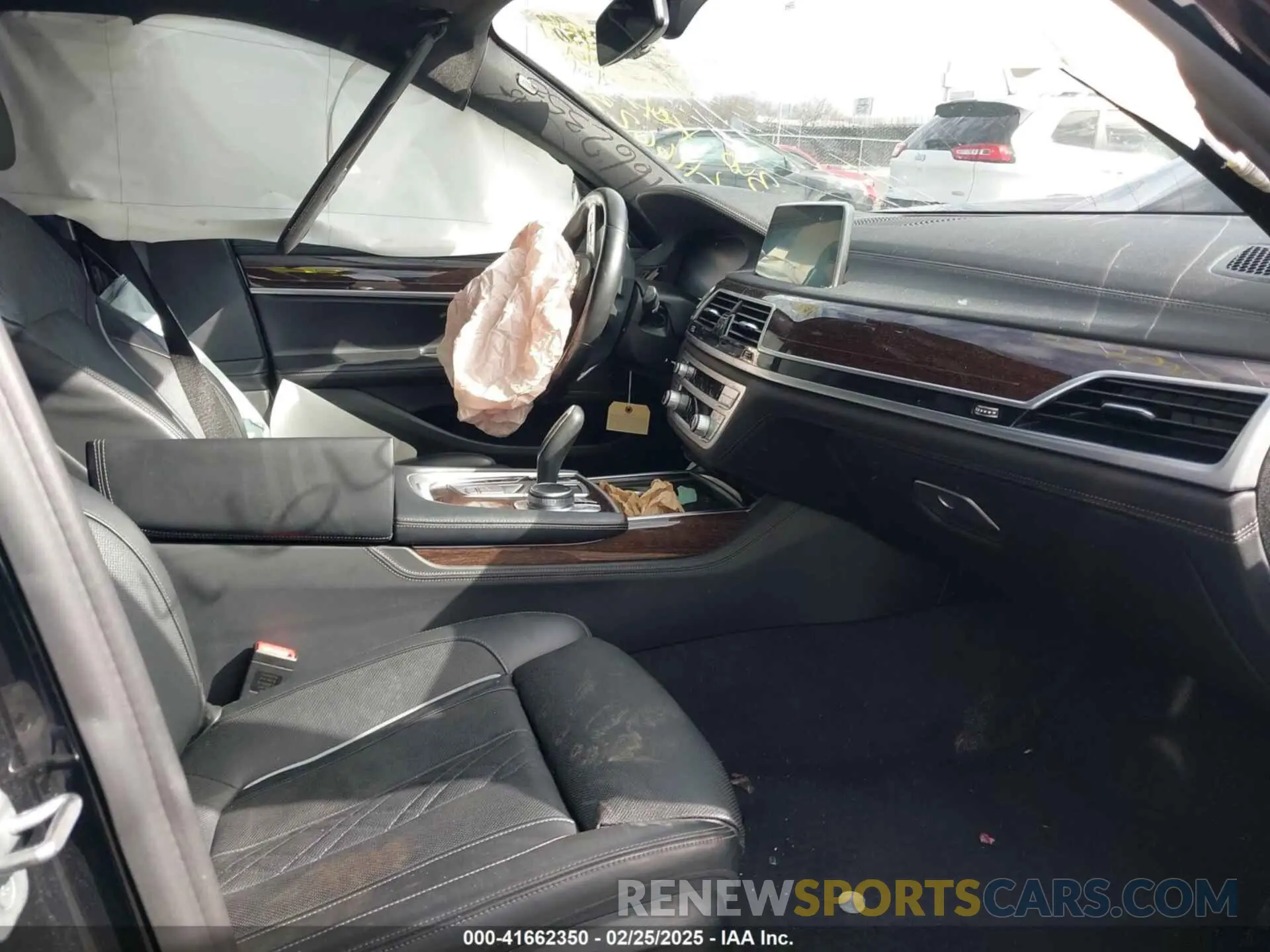 5 fotografías del automóvil dañado WBA7T2C03MCF58569 BMW 740I 2021