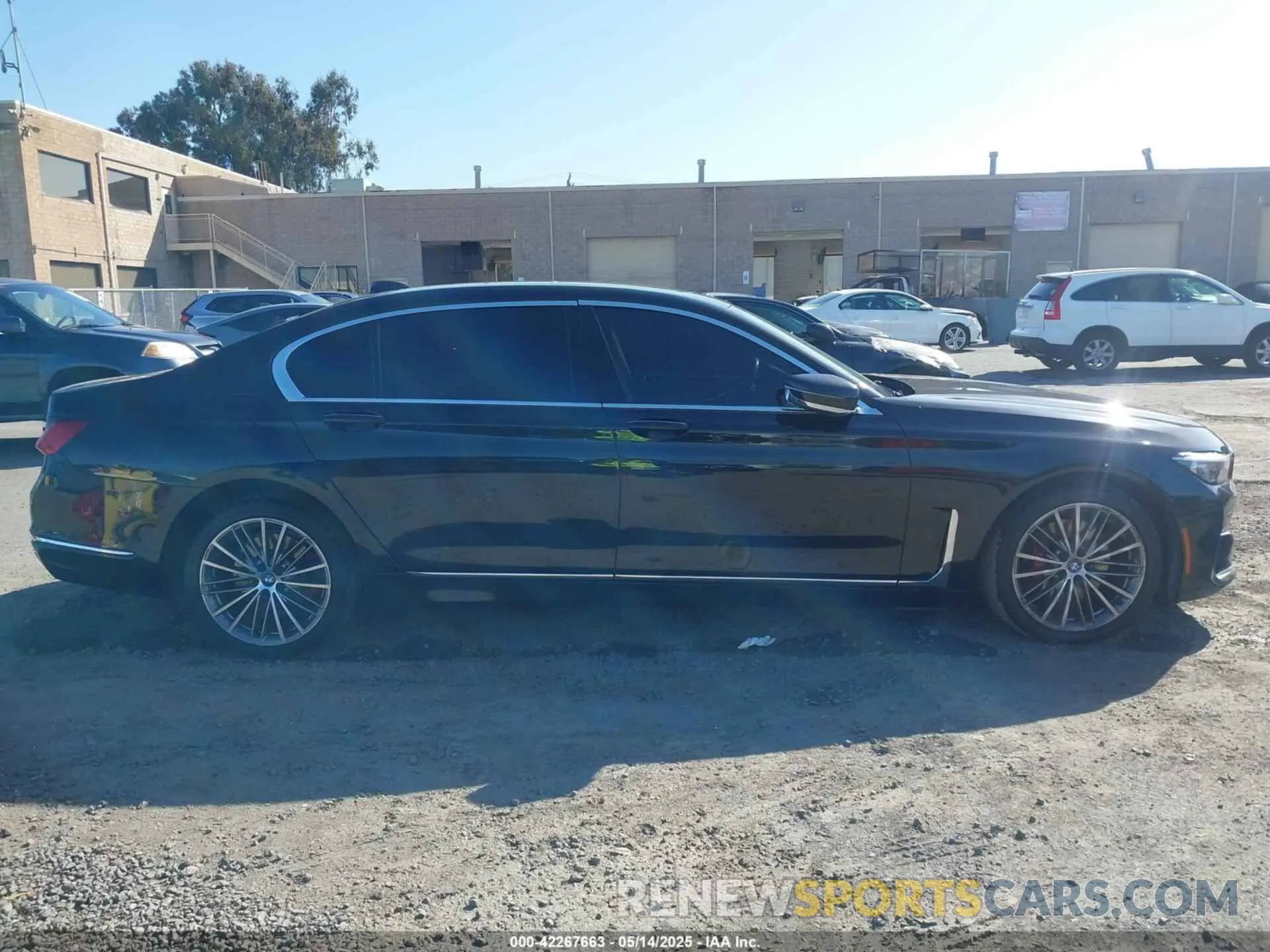 13 fotografías del automóvil dañado WBA7T2C05MCG31540 BMW 740I 2021