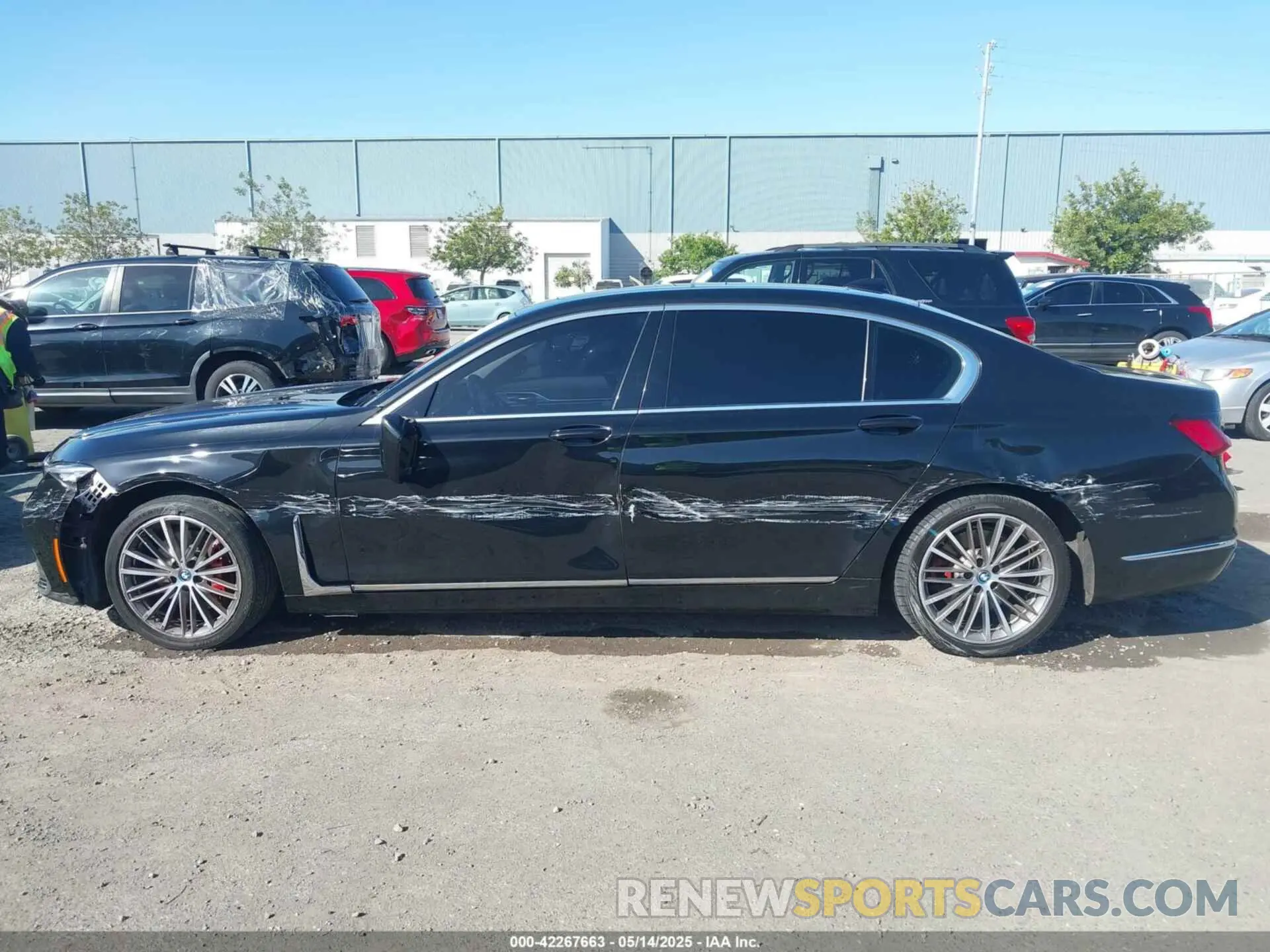 14 fotografías del automóvil dañado WBA7T2C05MCG31540 BMW 740I 2021
