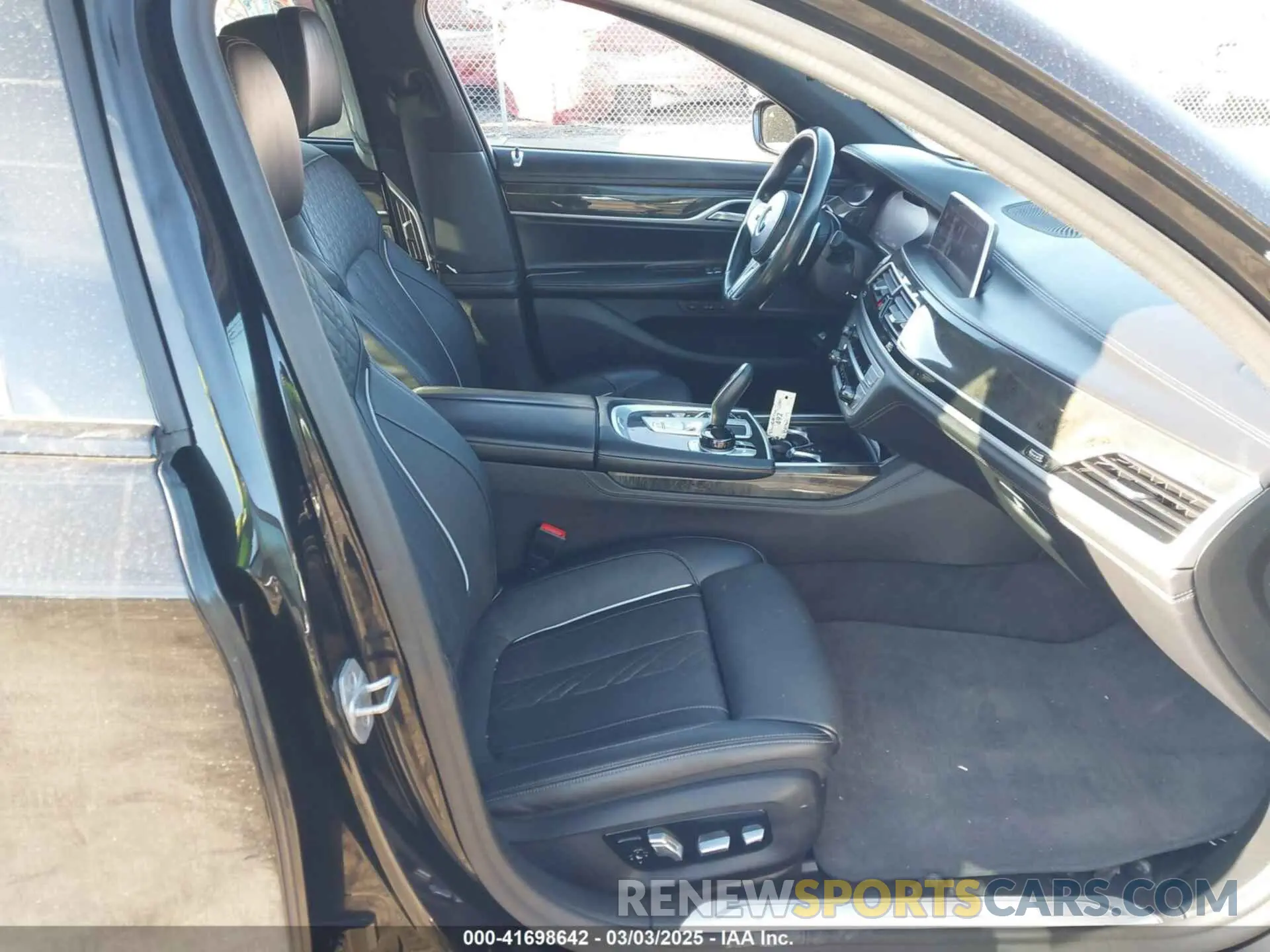 5 fotografías del automóvil dañado WBA7U2C01MCF94533 BMW 750I 2021