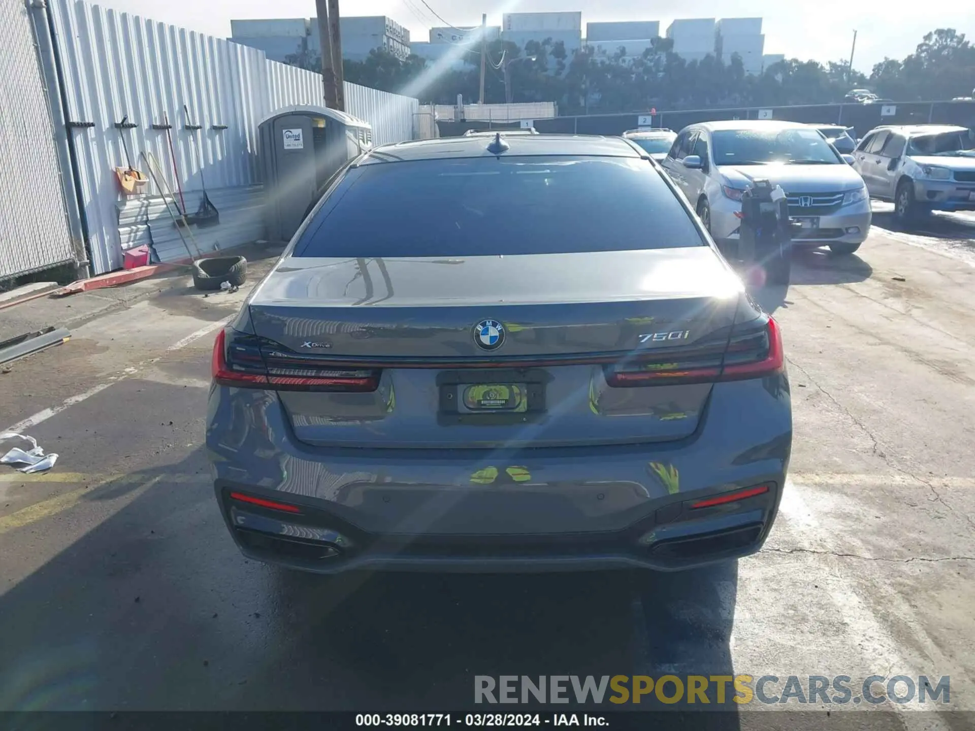 15 fotografías del automóvil dañado WBA7U2C04MCF84305 BMW 750I 2021