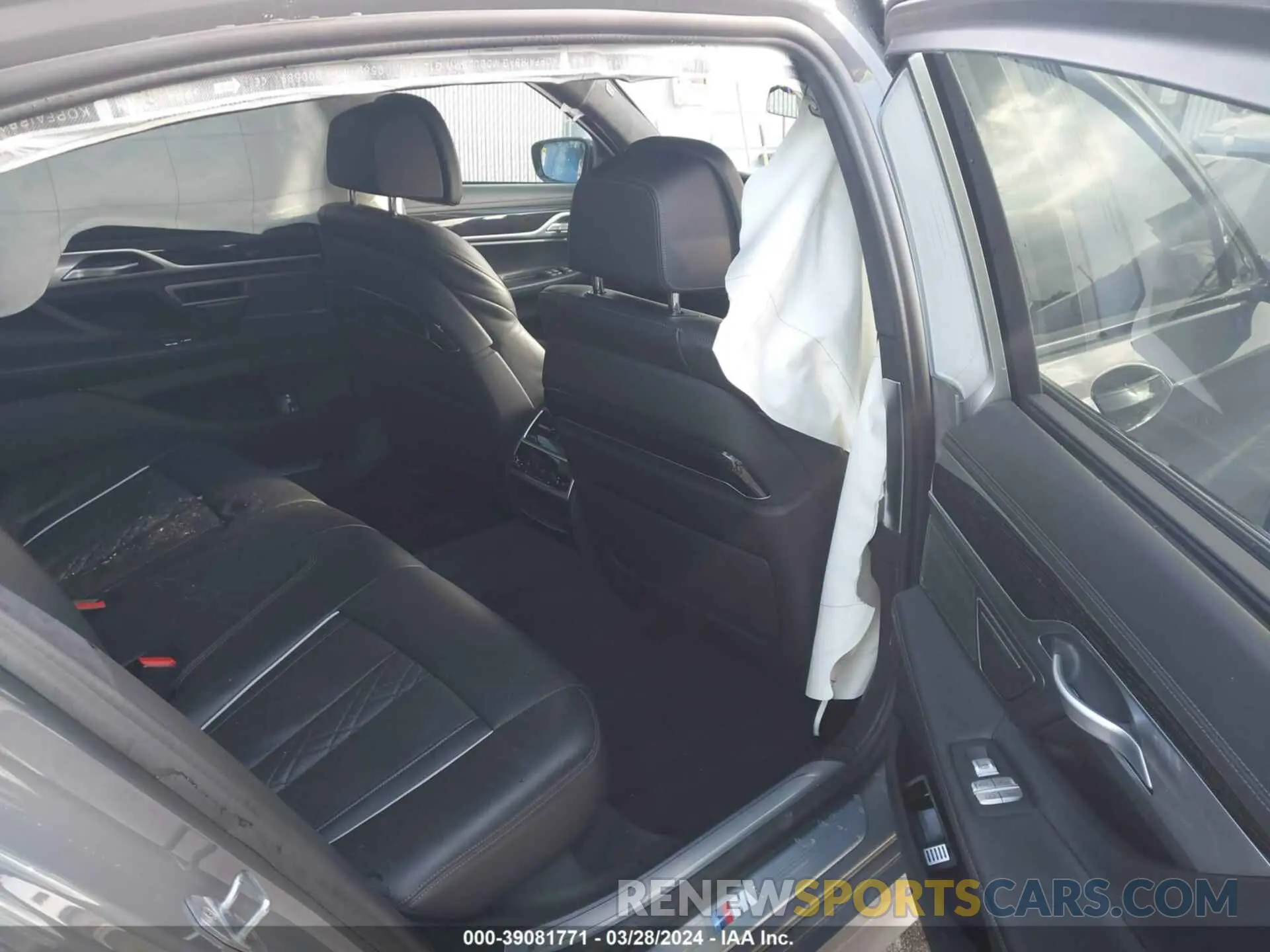 8 fotografías del automóvil dañado WBA7U2C04MCF84305 BMW 750I 2021