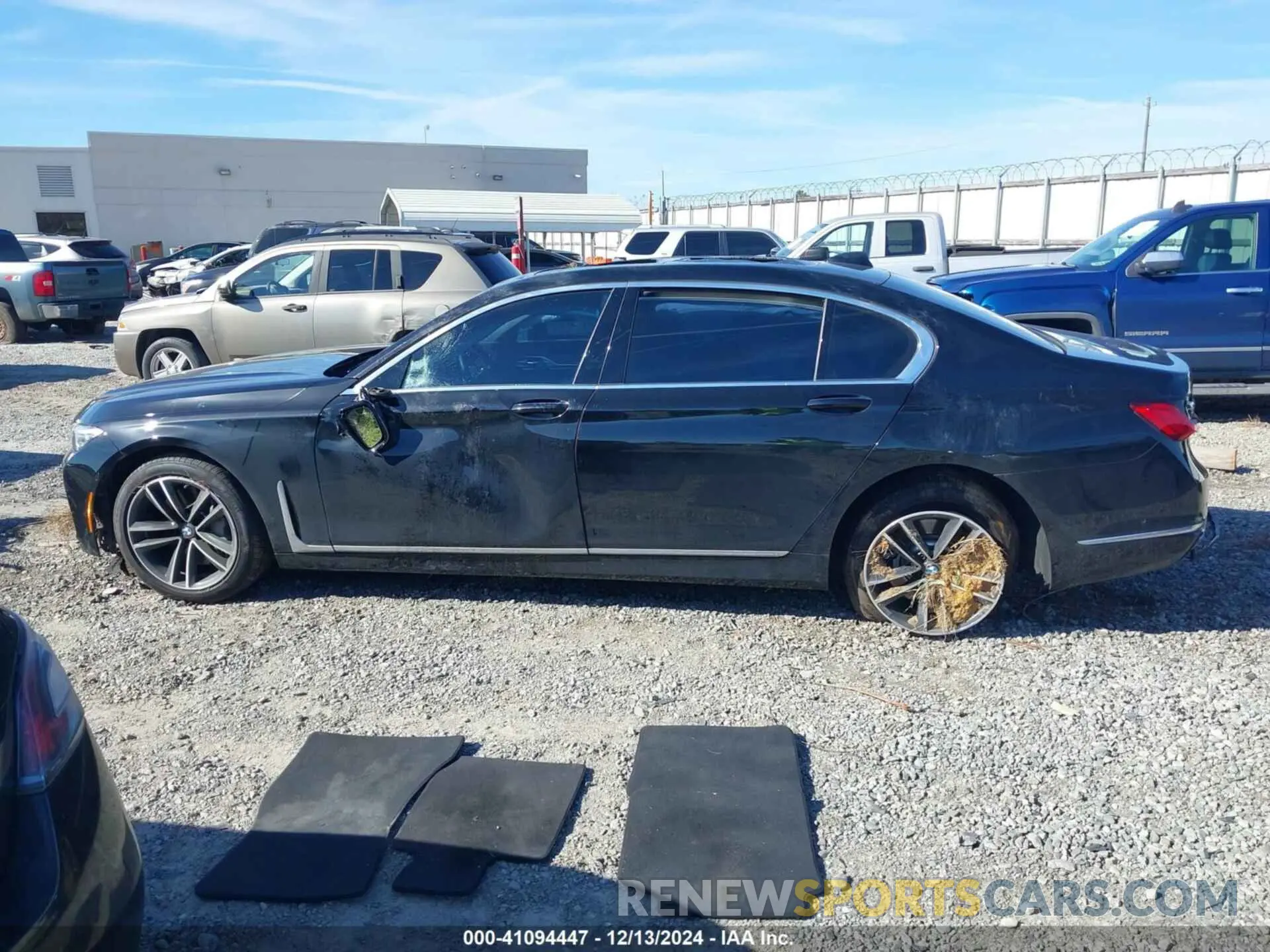 13 fotografías del automóvil dañado WBA7U2C06MCE18898 BMW 750I 2021