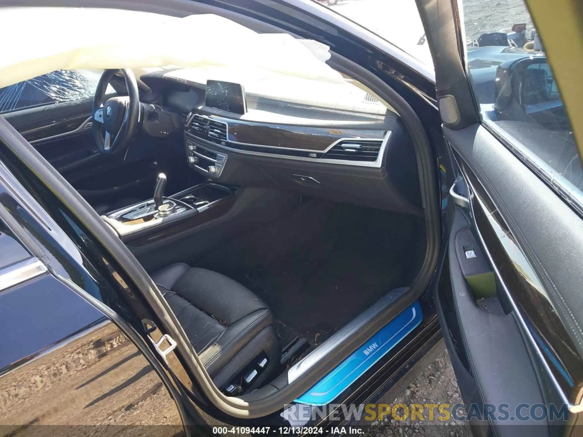 5 fotografías del automóvil dañado WBA7U2C06MCE18898 BMW 750I 2021